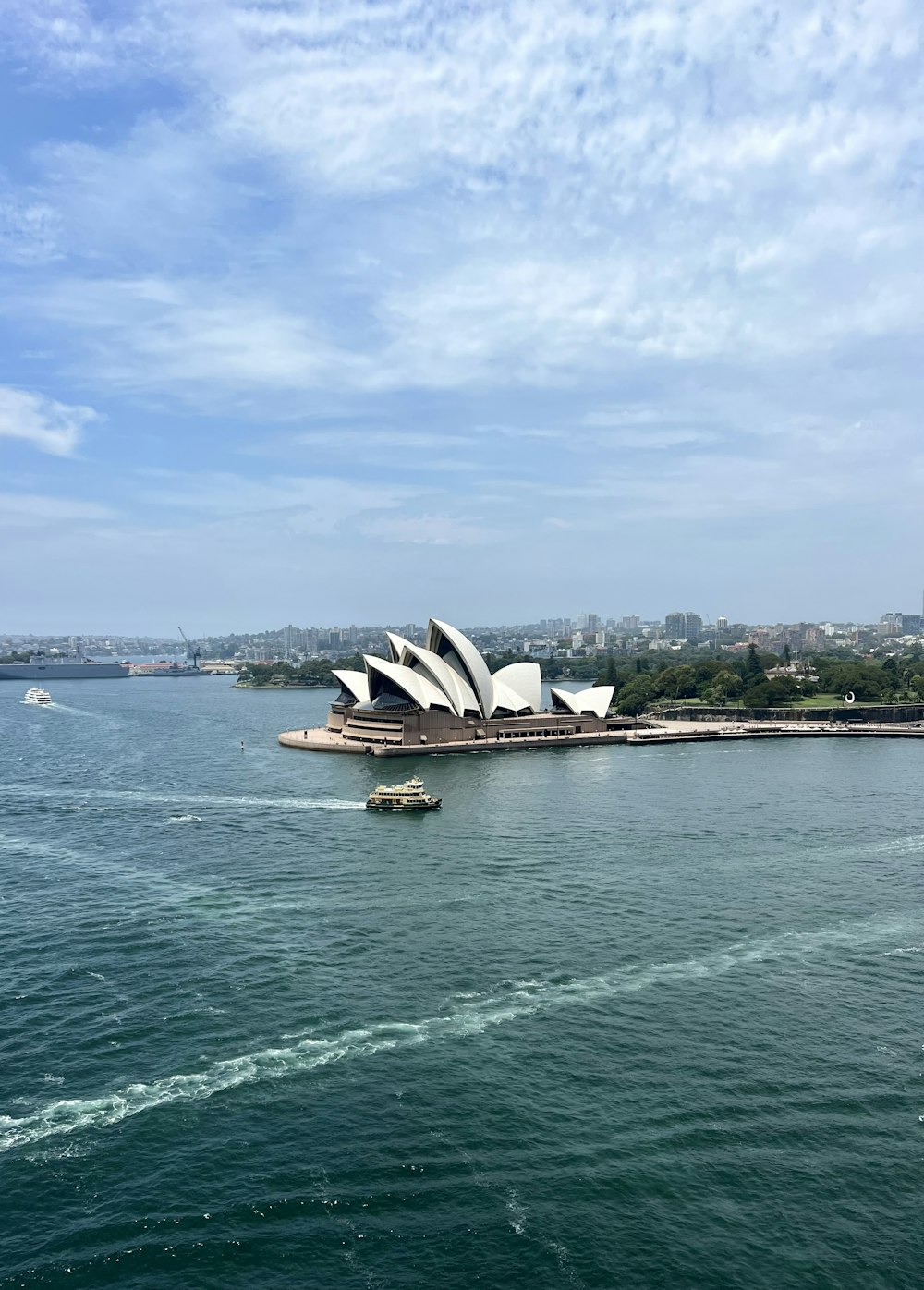 a boat traveling down the water near a large building