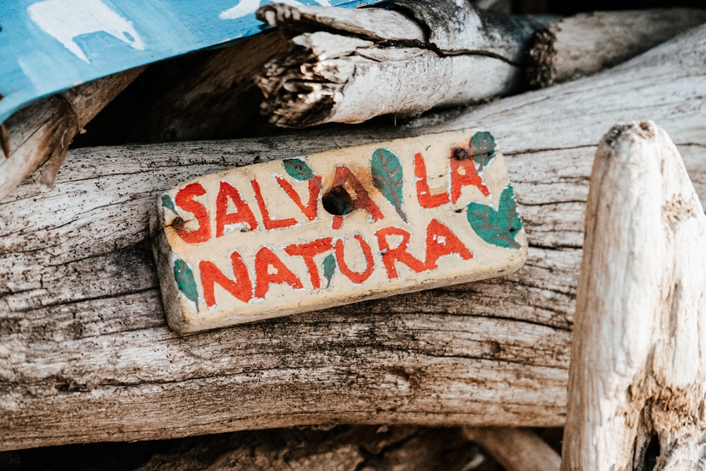 a sign that says salva la natturaa on a piece of wood