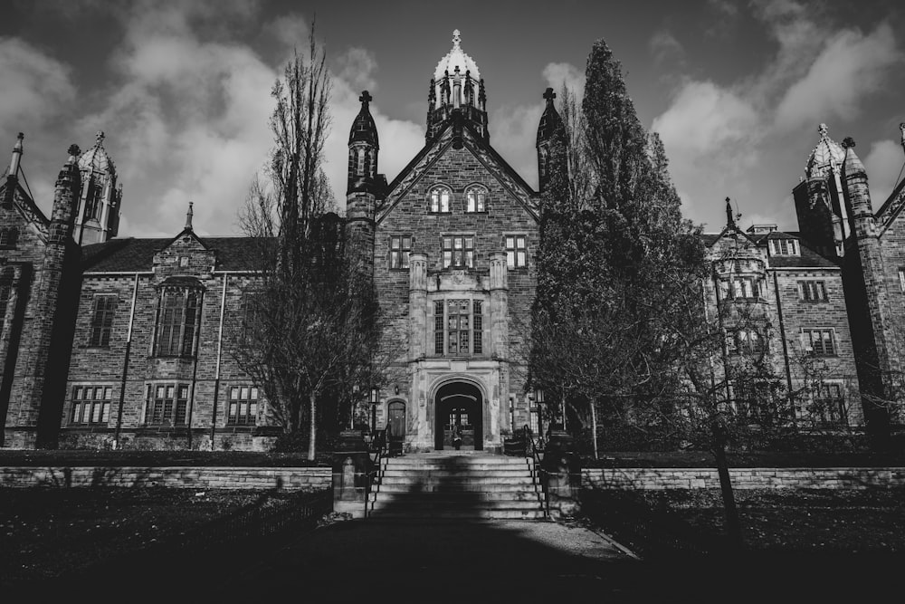 a black and white photo of a large building