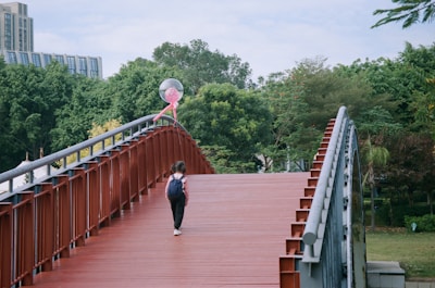 A child happily walking to school with a backpack, with a phone notification showing safe zone entry.