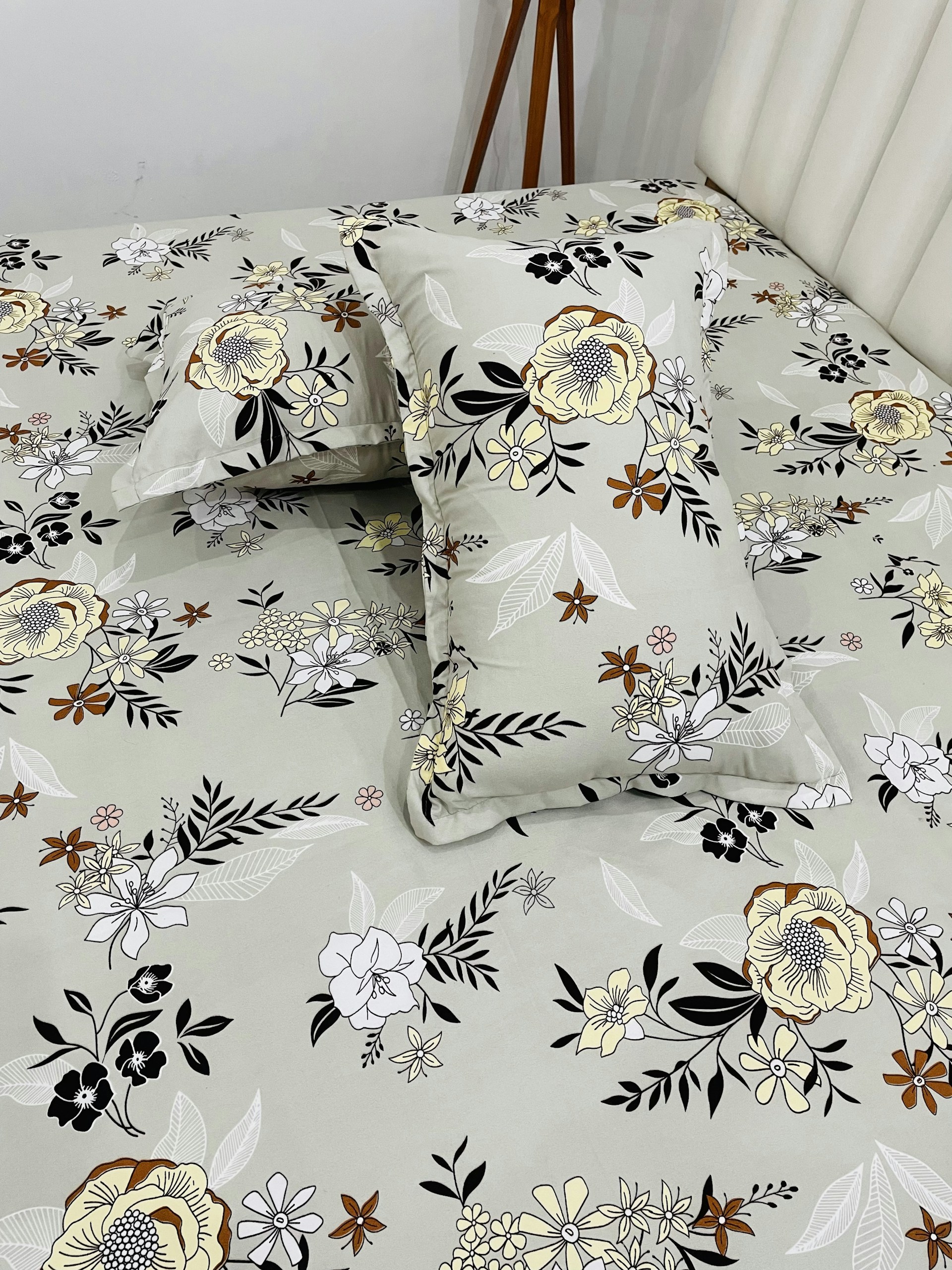 black and white bed linen
