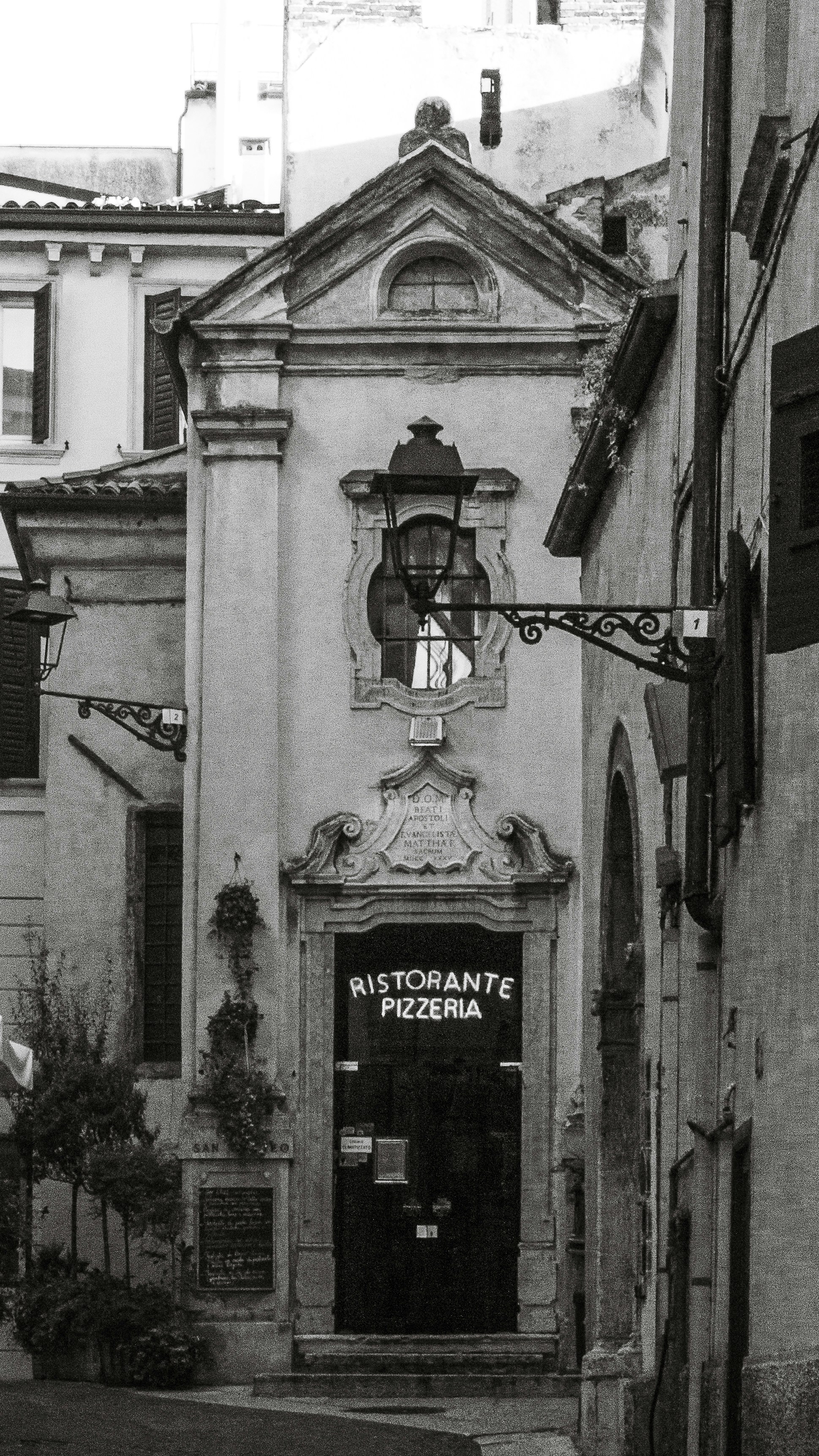 Authentic Italian Pizza and Pasta
