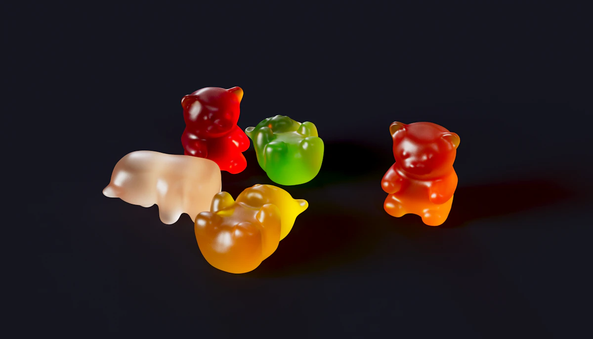 Individual cannabis gummies illustrating the slow digestive onset of THC edibles