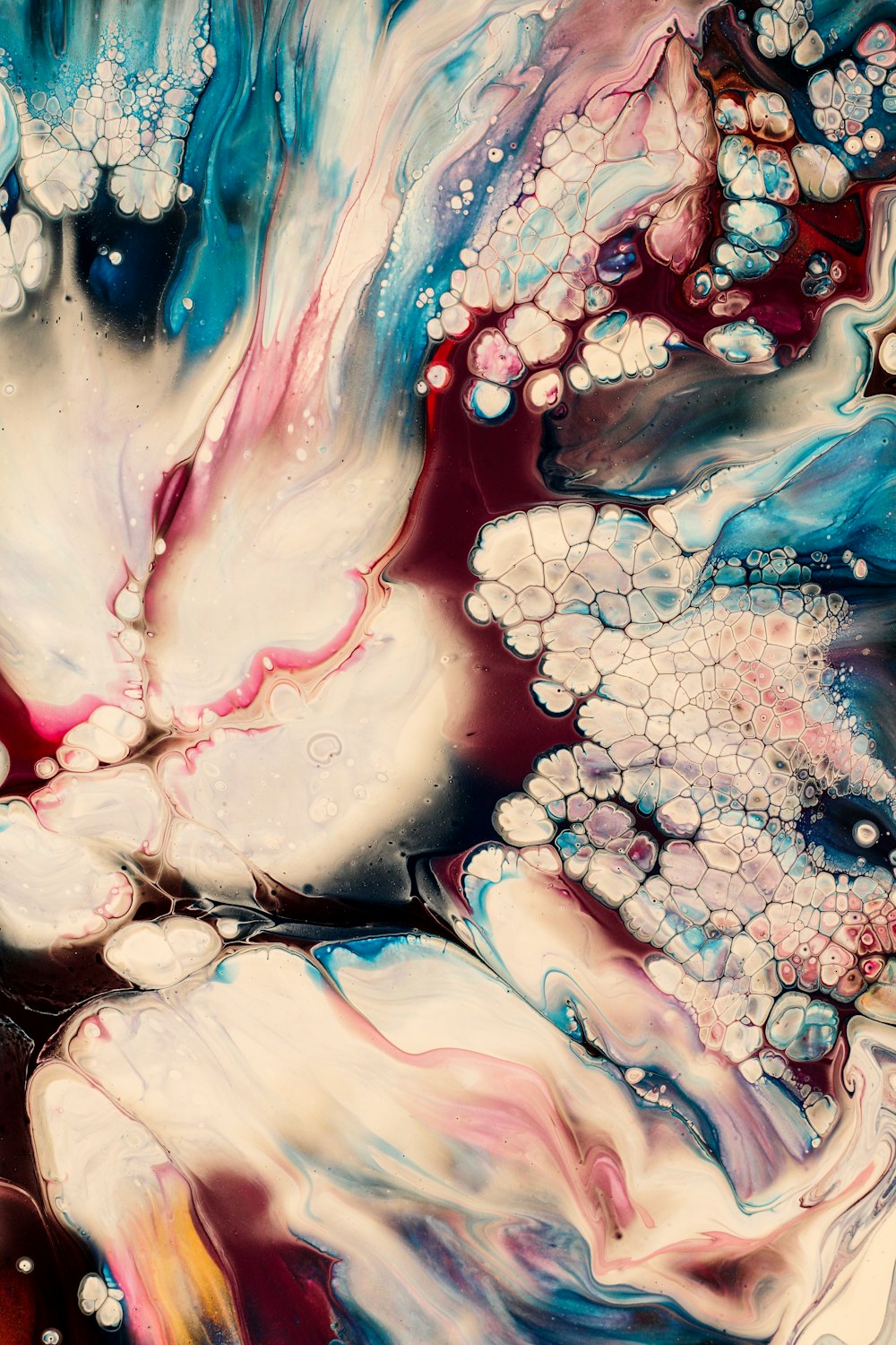 Una pintura abstracta con colores azul, rosa y blanco
