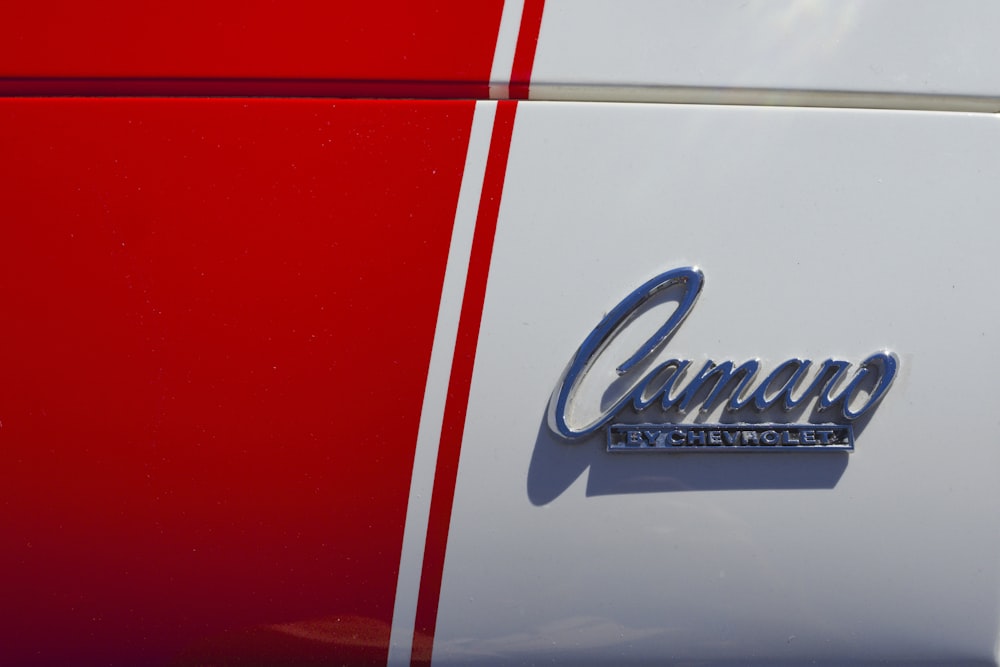 a close up of the emblem on a red and white car
