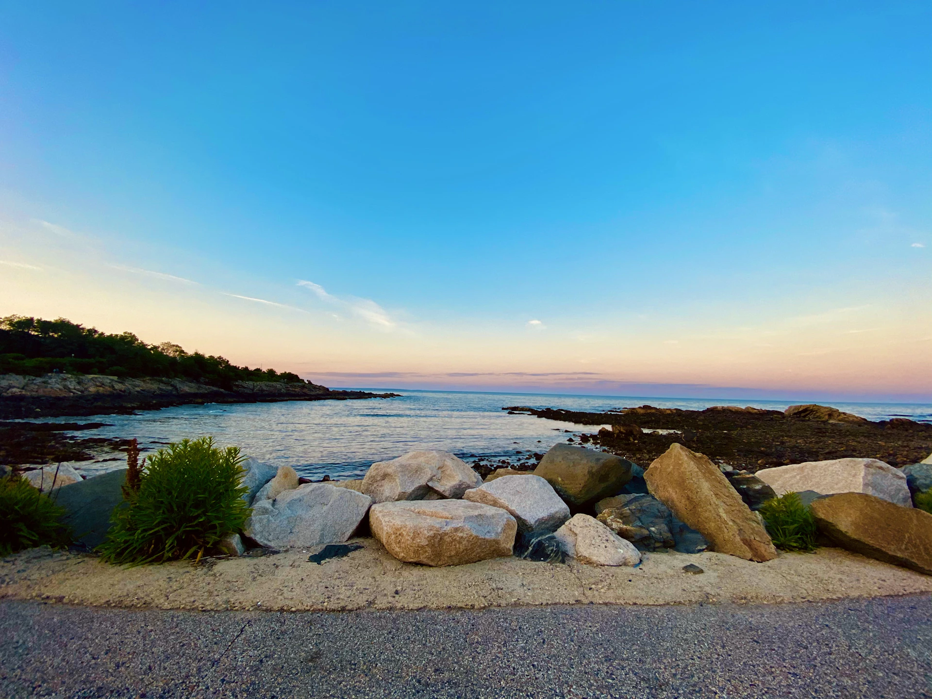 a bunch of rocks sitting on top of a sandy beach