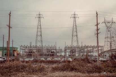 Photo 1675583121306 B081eeec475a?q=85&w=410&h=335&fit=crop