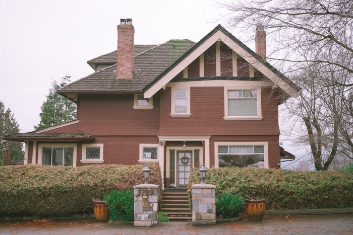 Exterior of the 1924 craftsman before Summit's repaint