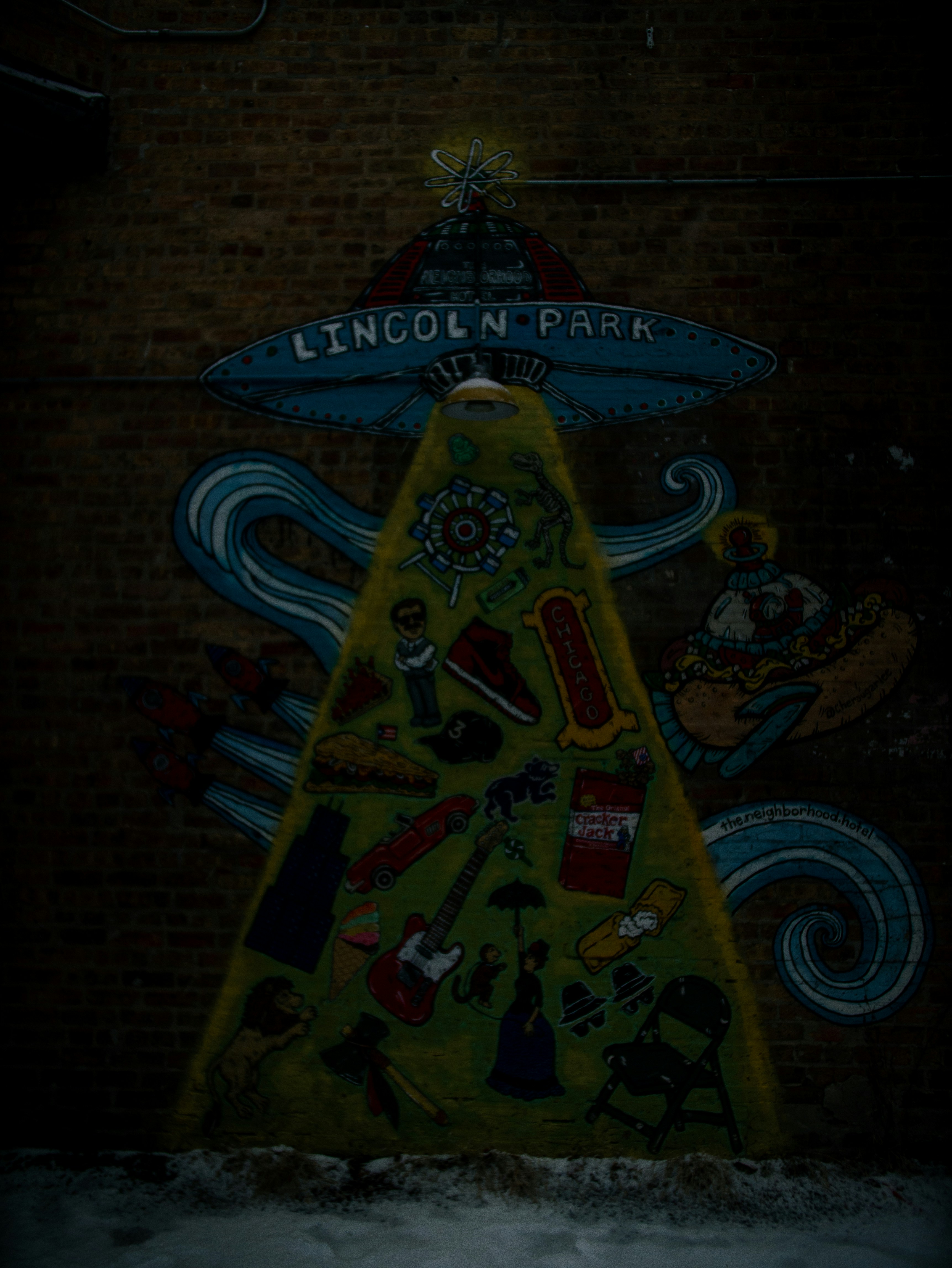 a sign on the side of a building that says lincoln park