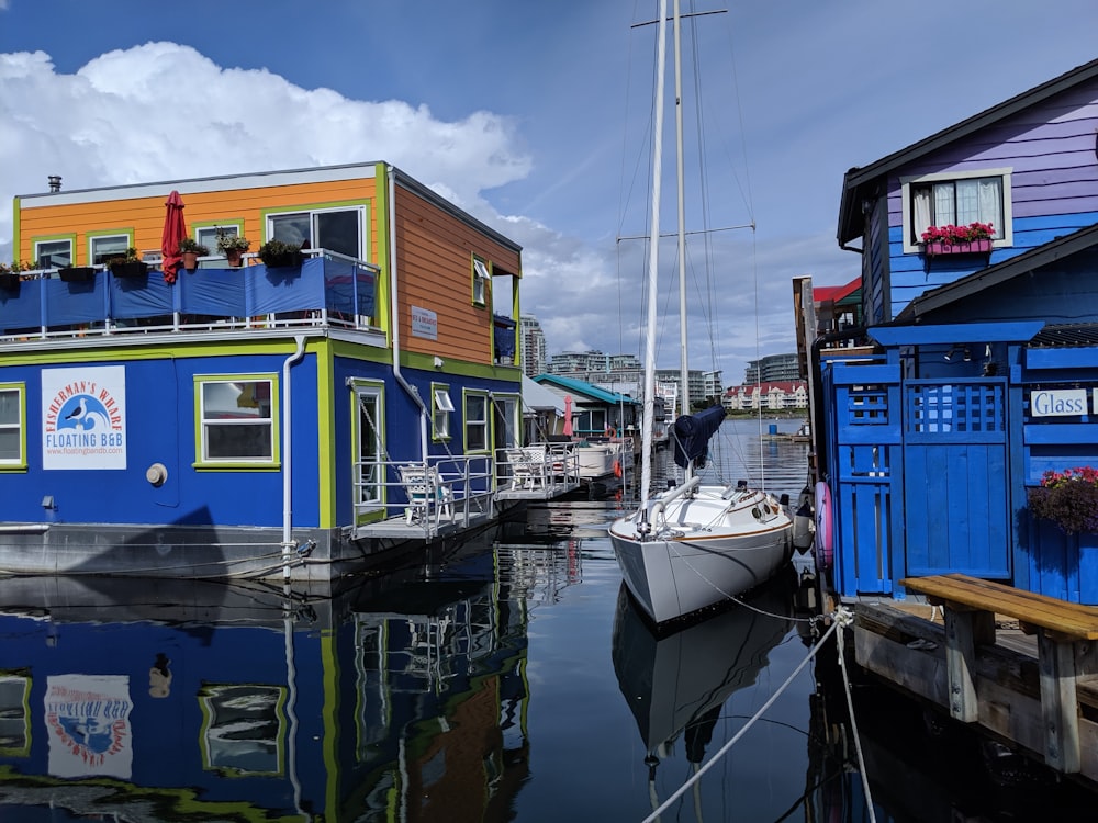 a boat is docked in the water next to colorful houses