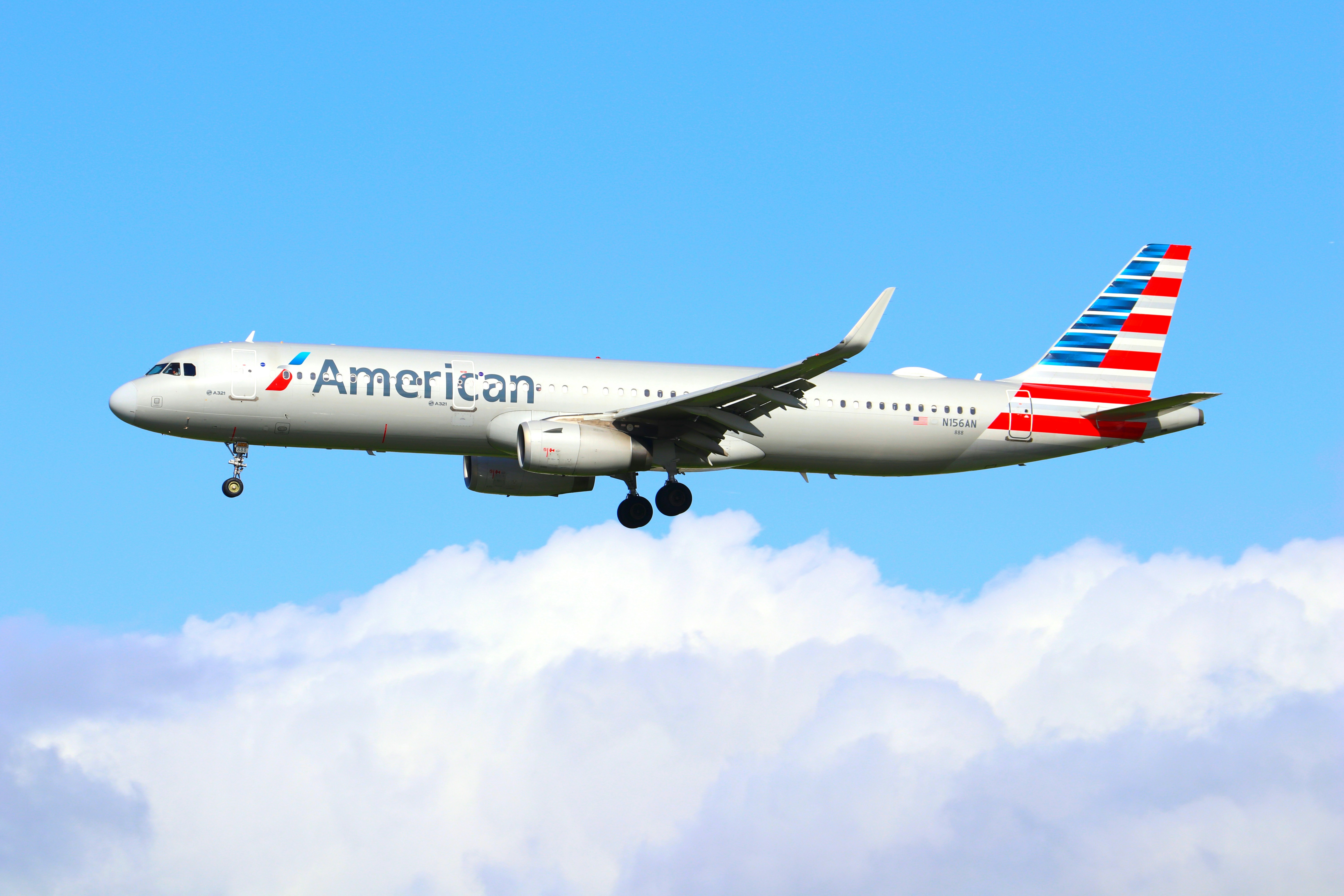 an american airlines plane flying in the sky, American Airlines A321 Landing