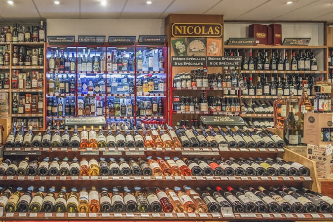 Esplora il Mondo del Vino da Cantine De Vito a Napoli