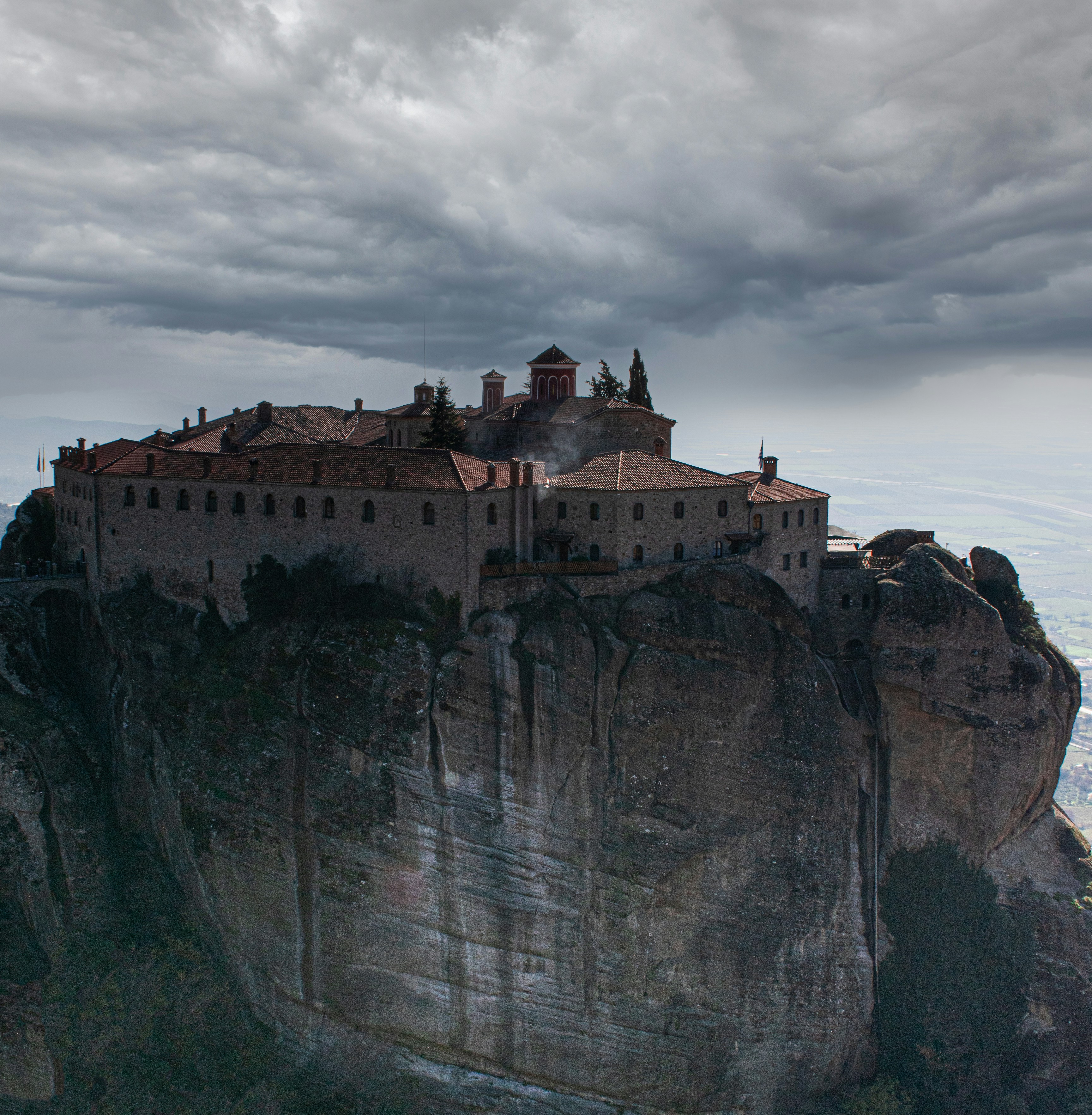 A castle perched on top of a cliff photo – Free Building Image on Unsplash