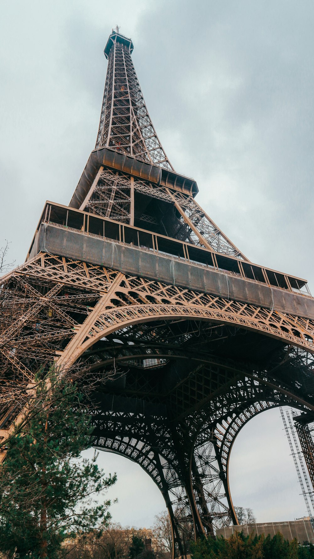 the eiffel tower towering over the city of paris