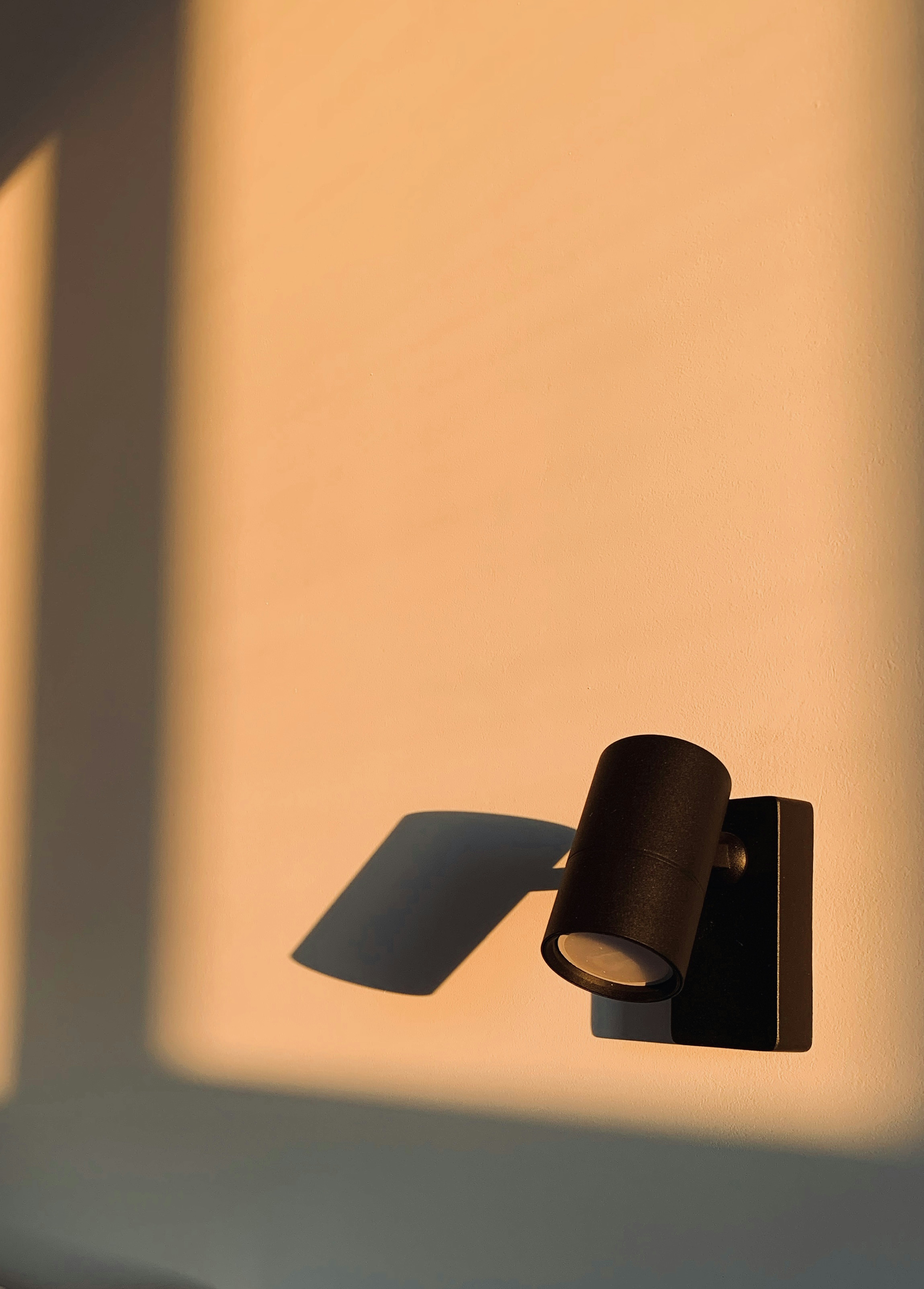 a black light is shining on a wall