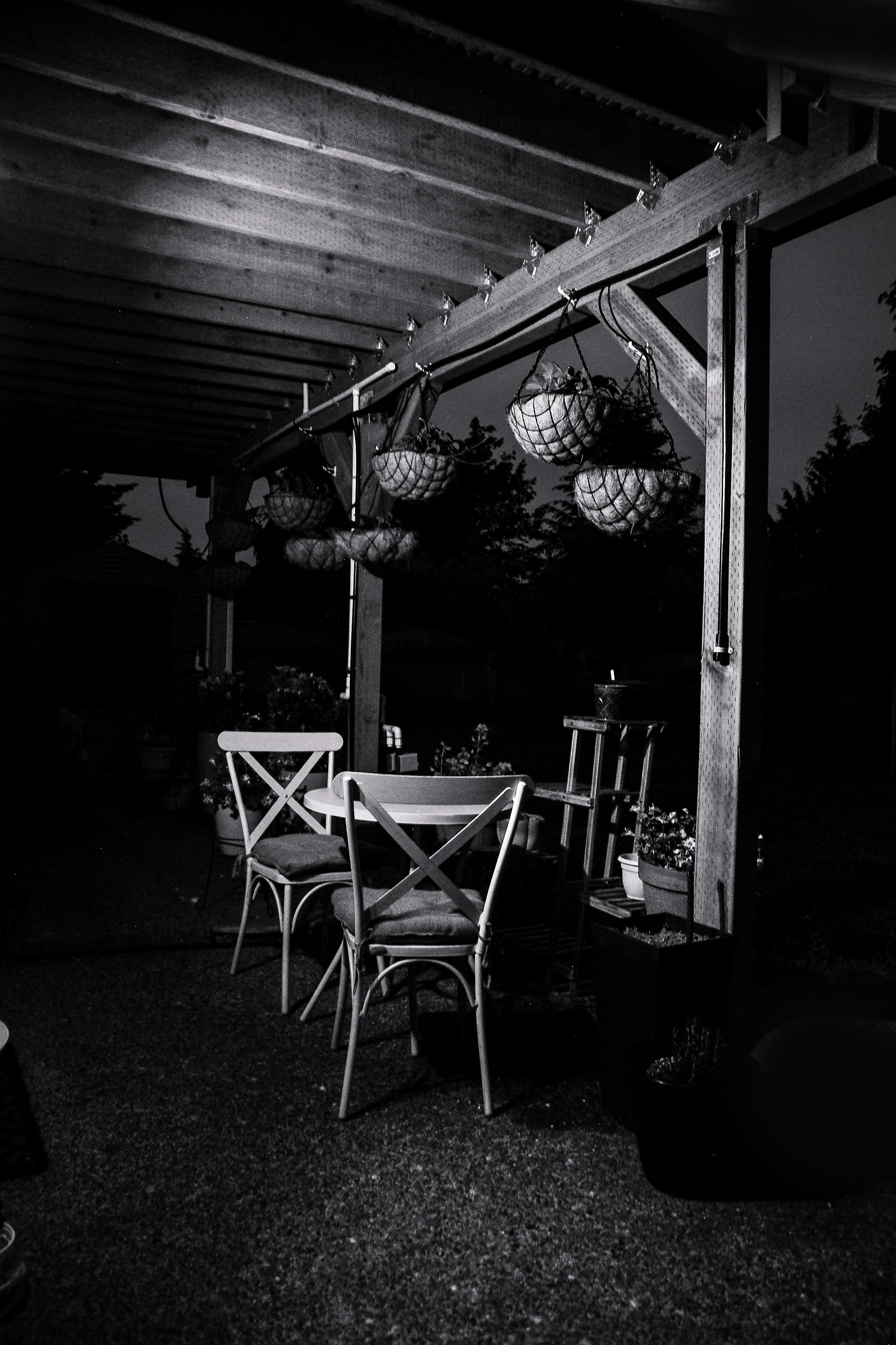 gray computer monitor