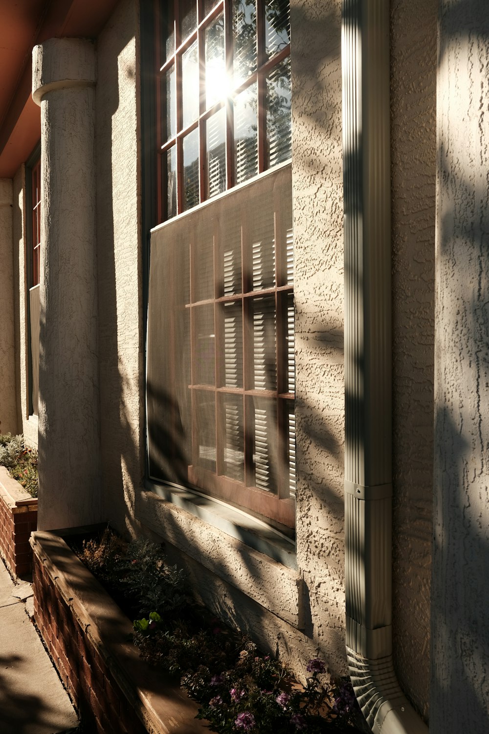 the sun shines through the windows of a building