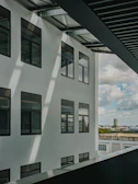 Exterior view of the Alugacred office building on a sunny day.