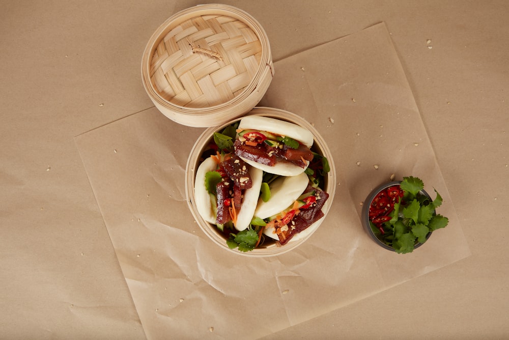 a couple of bowls of food sitting on top of a table