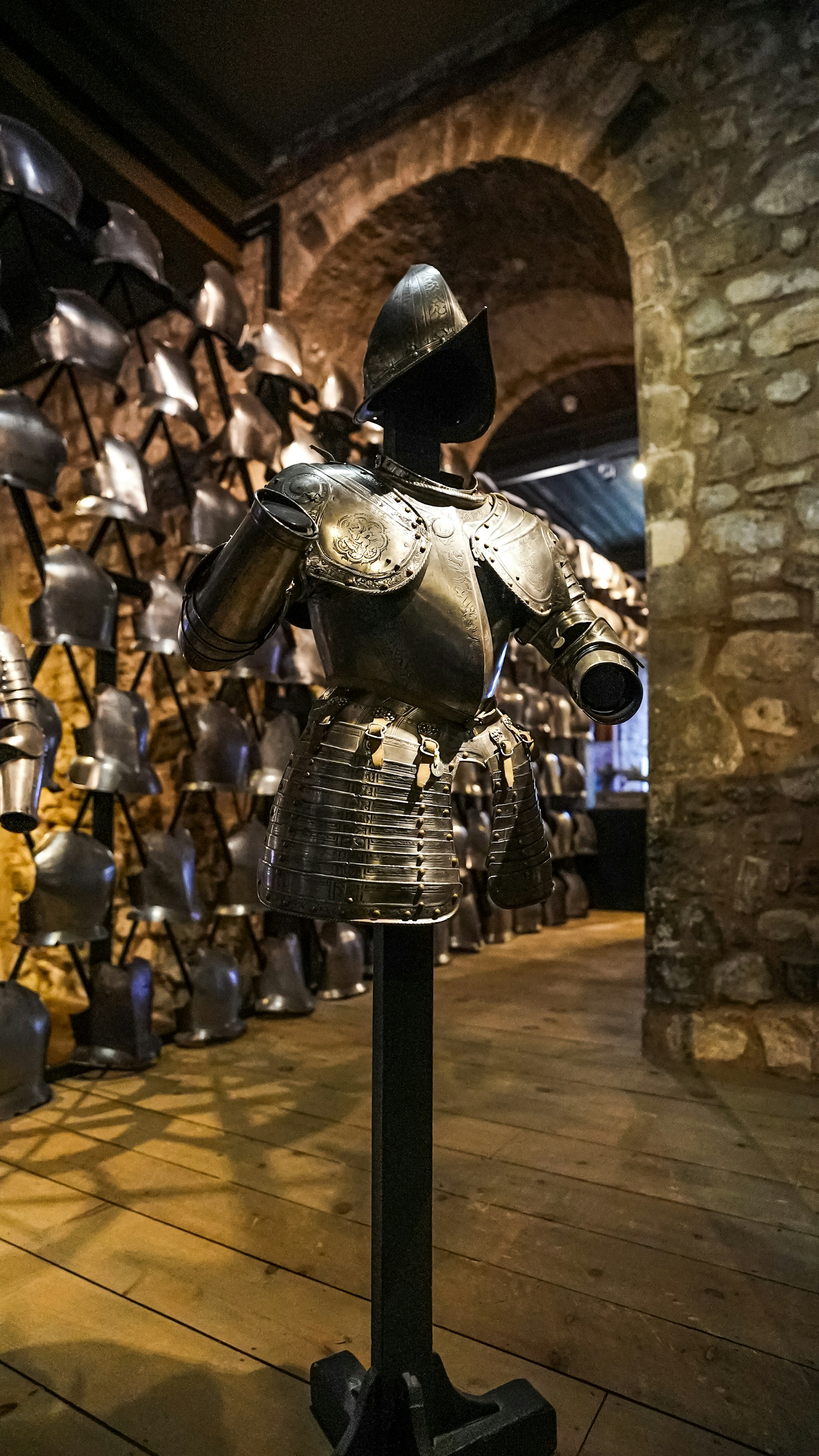 gray computer monitor