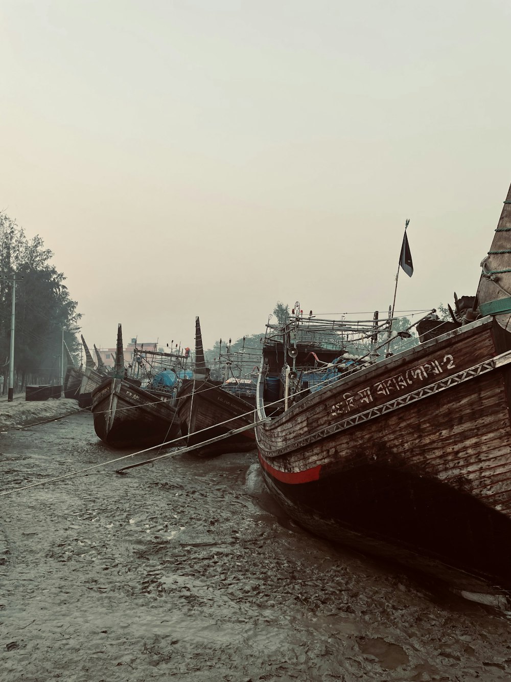 a group of boats sitting on top of a sandy beach