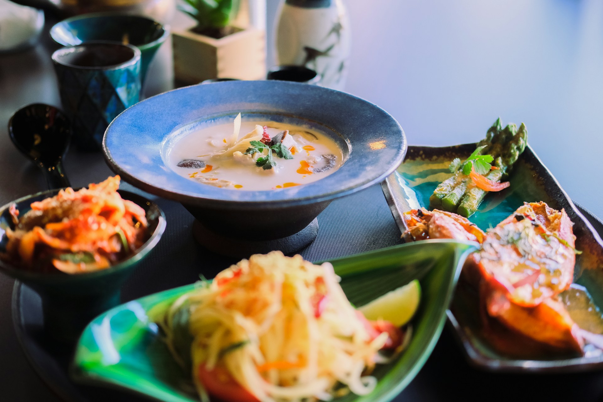 gray computer monitor