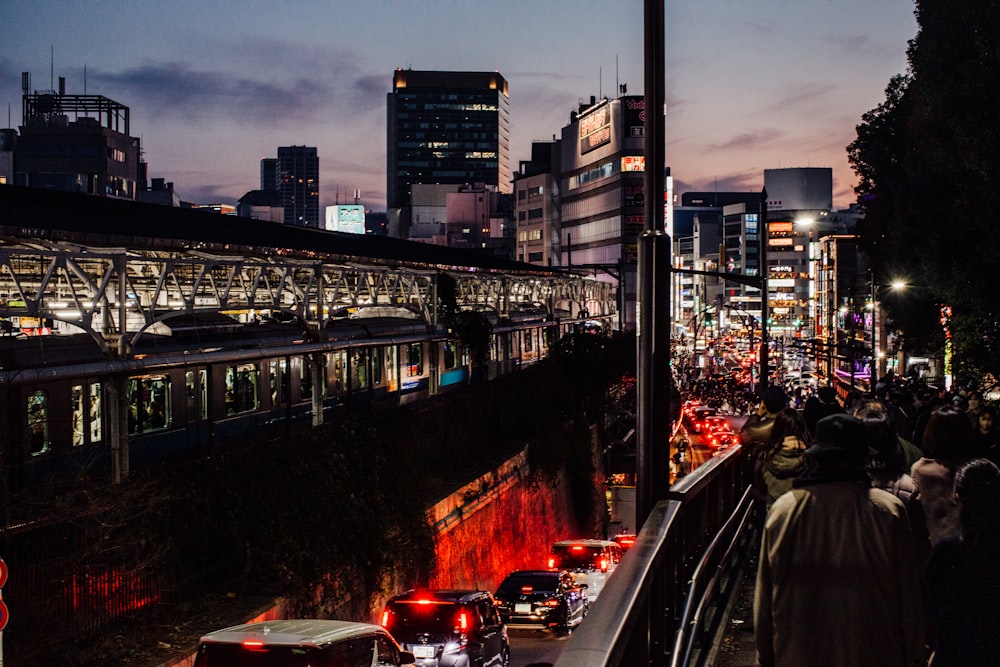 a city street filled with lots of traffic at night