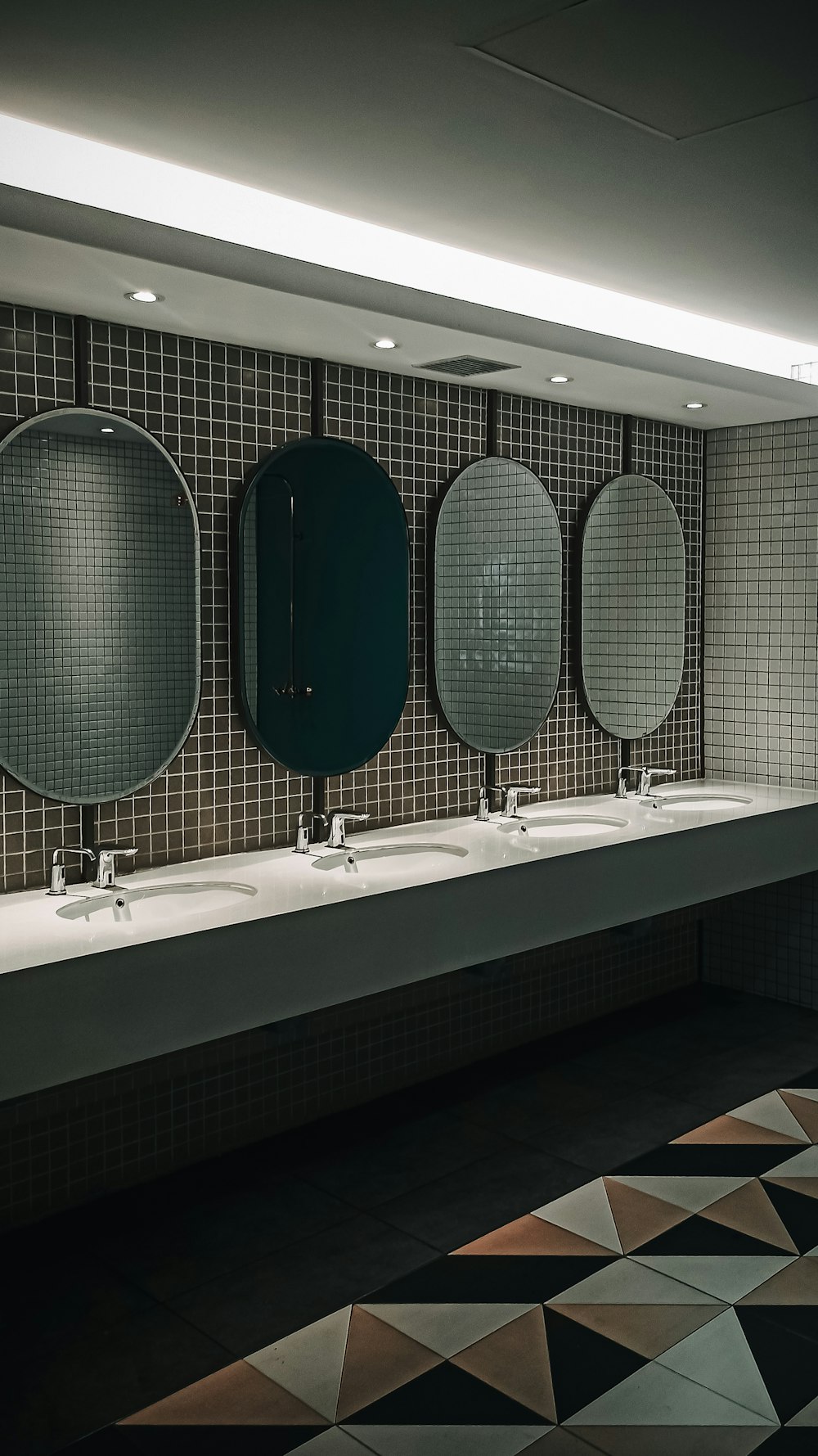 a row of sinks in a public restroom