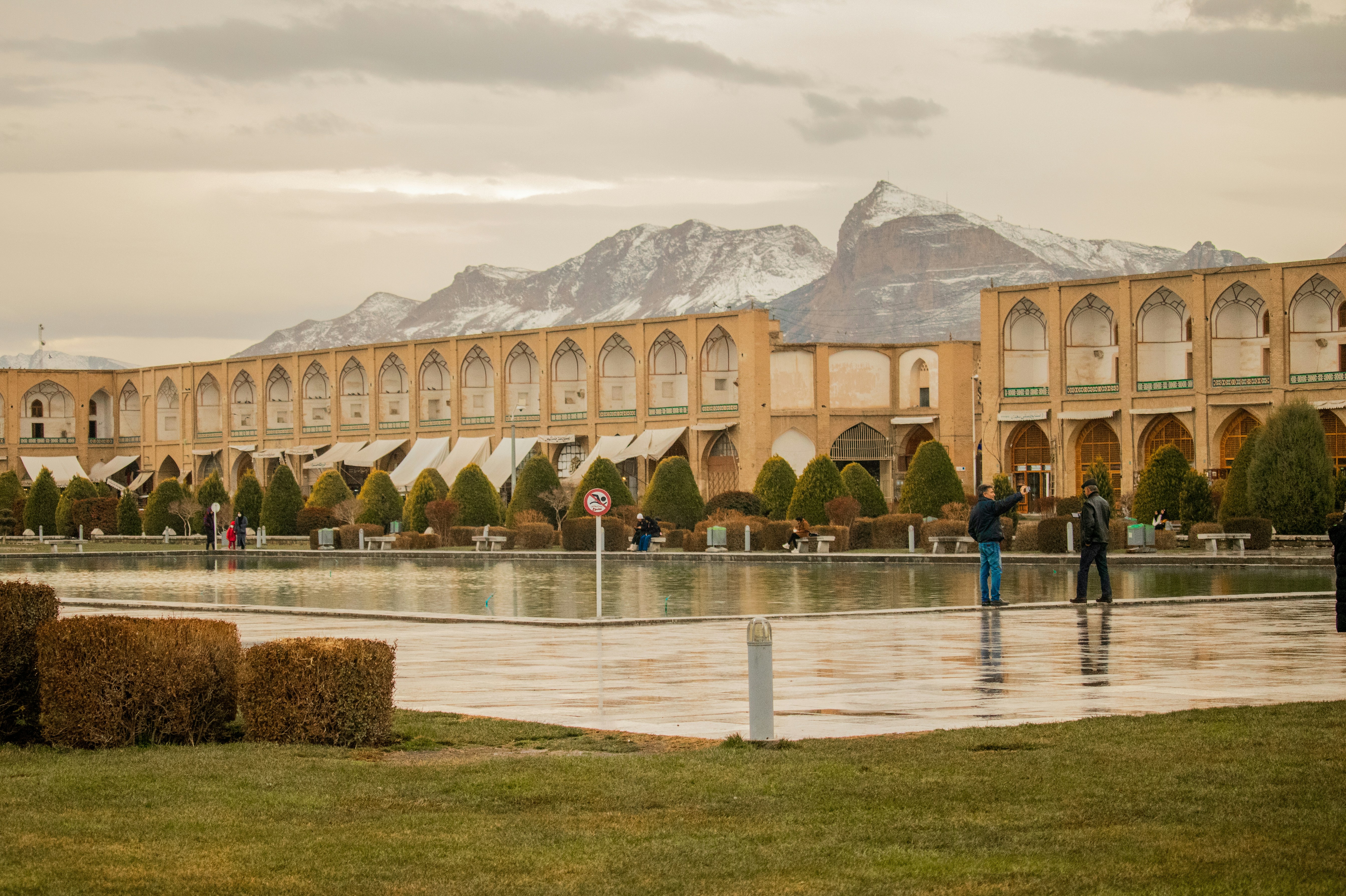 Strait of Hormuz Tensions: What Travelers & Expats in Iran Must Know — SOS-Expat