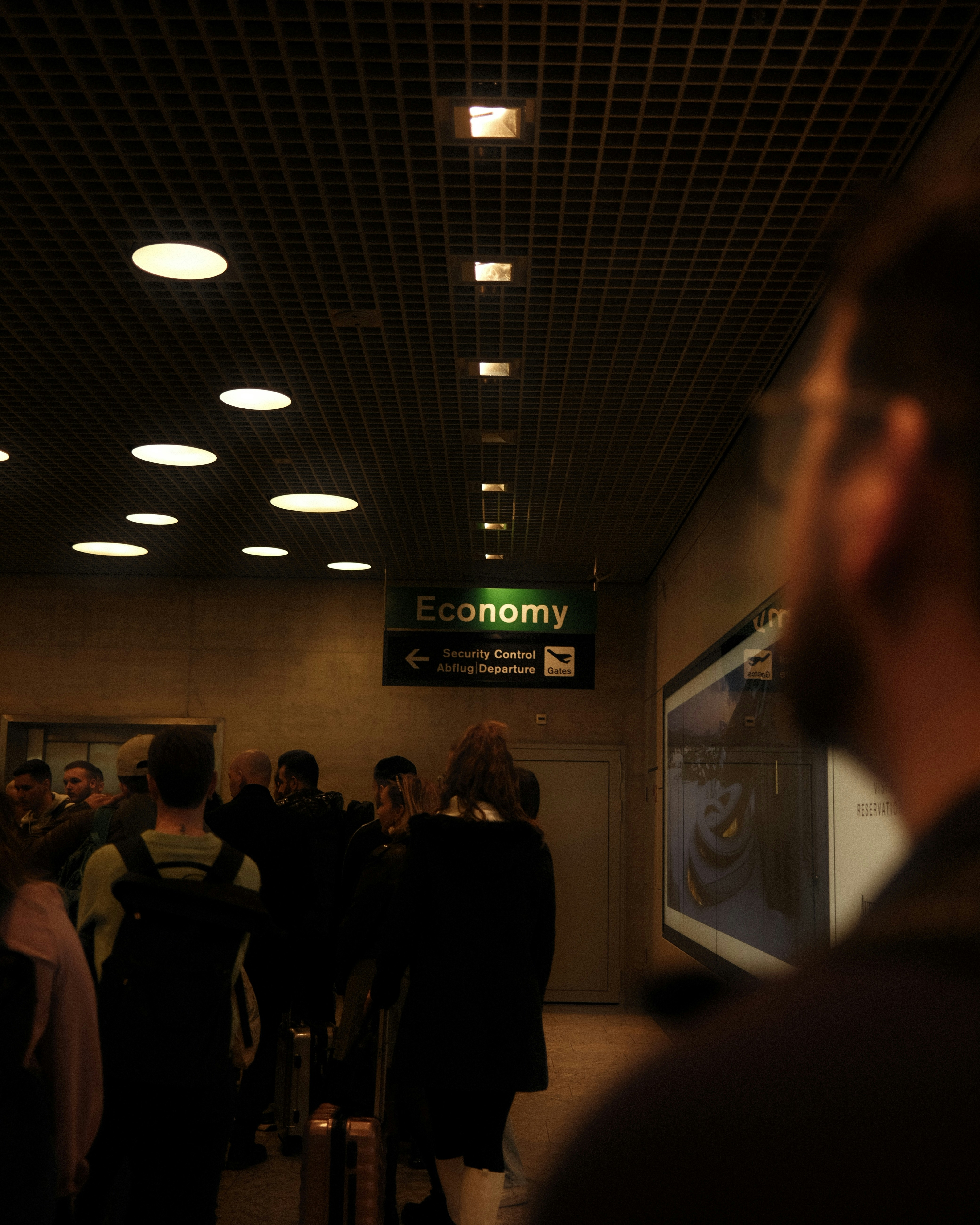 Network Effects at Flight Hubs: Micro‑Transit, Retail Layers and New Investment Signals (2026)