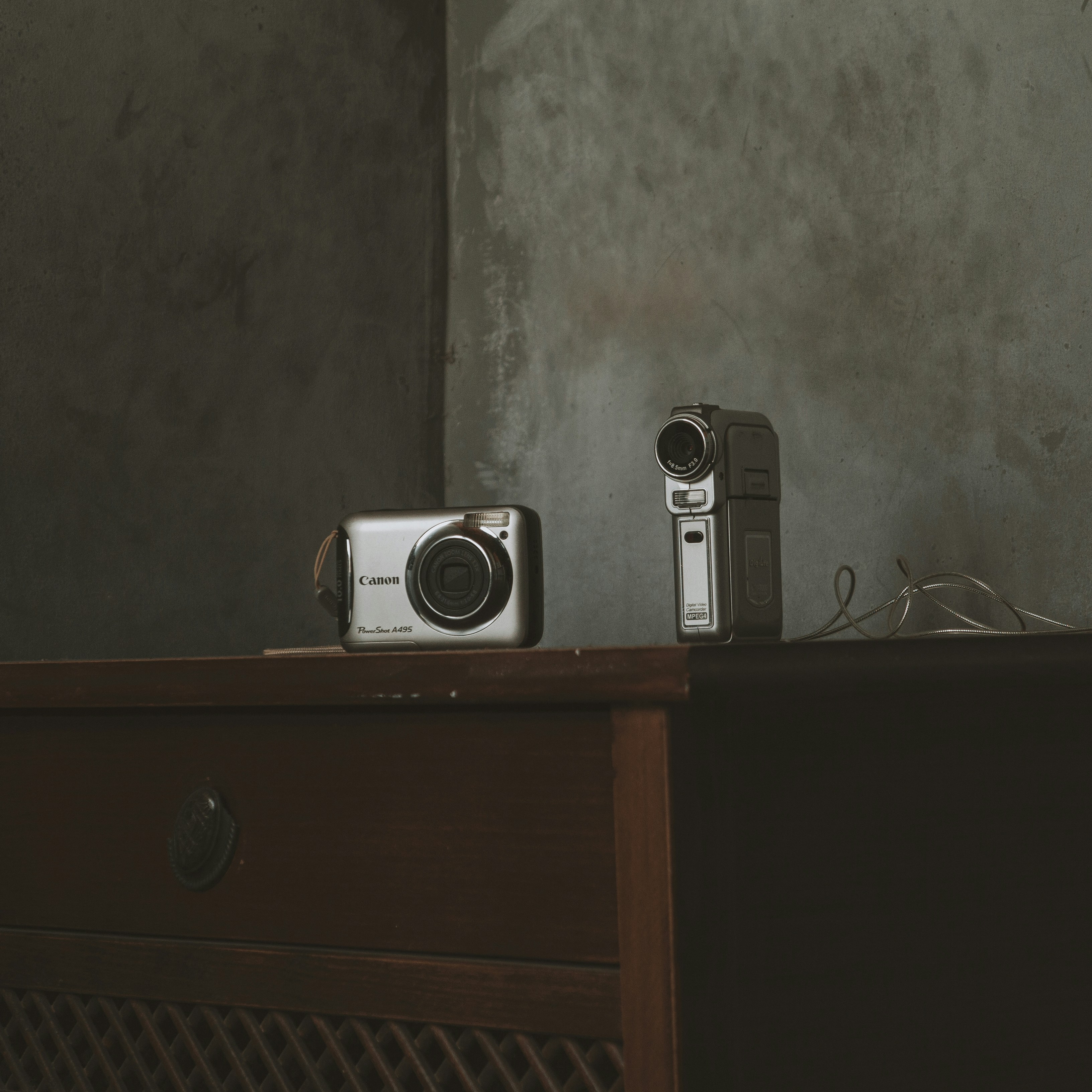 photo-1675853632140-431b568cf752?ixid=M3wxMjA3fDB8MXxzZWFyY2h8MTR8fGdpcmxzJTIwd2ViY2FtfGVufDB8fHx8MTc0NTI0MjQxNHww\u0026ixlib=rb-4.0.3