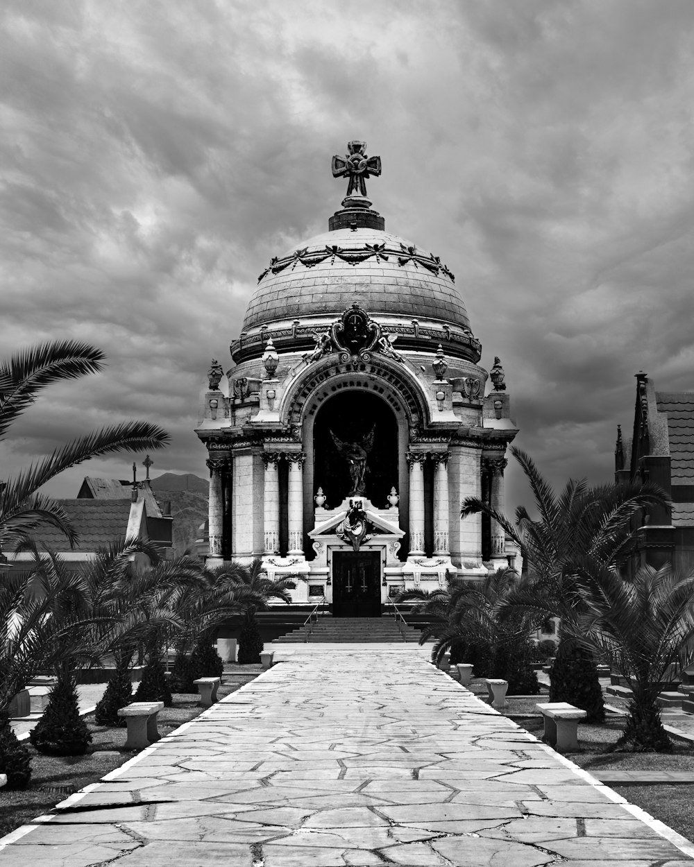 a black and white photo of a large building