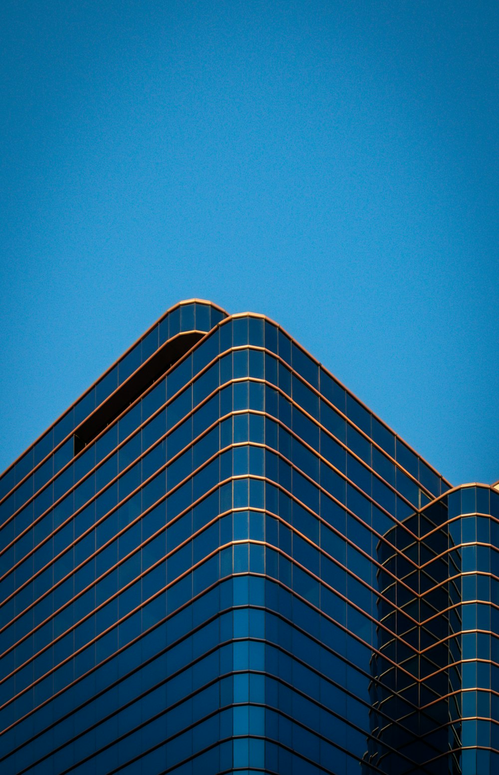 a plane flying in the sky over a building