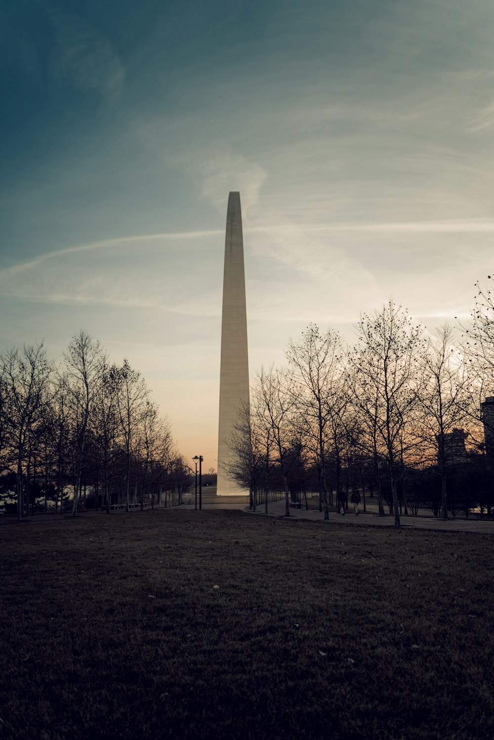 日没時のワシントンDCのワシントン記念塔