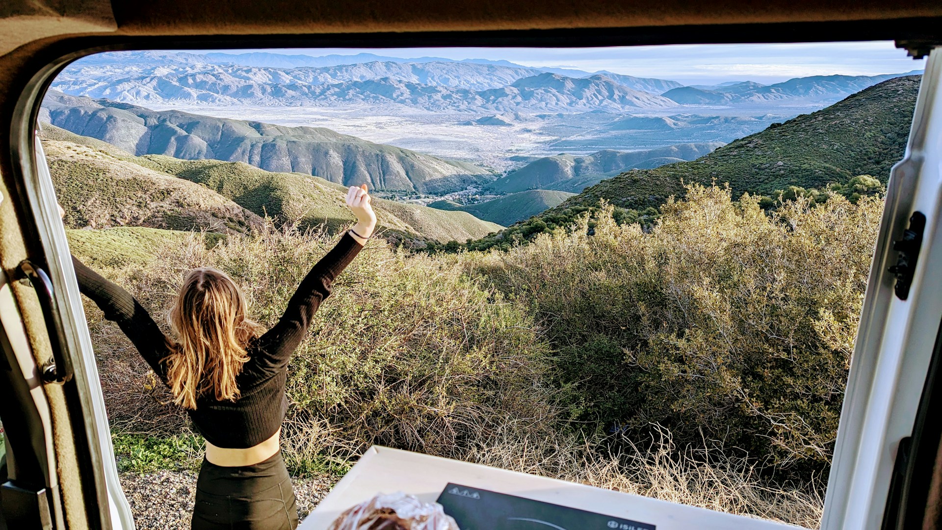 gray computer monitor