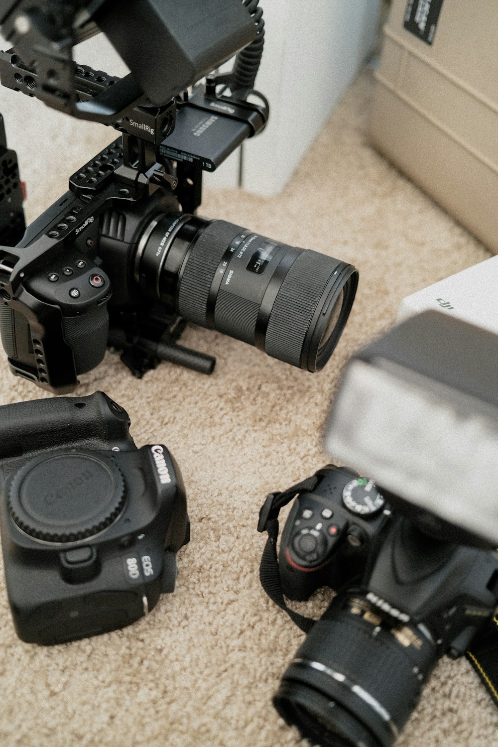 a bunch of cameras sitting on the ground