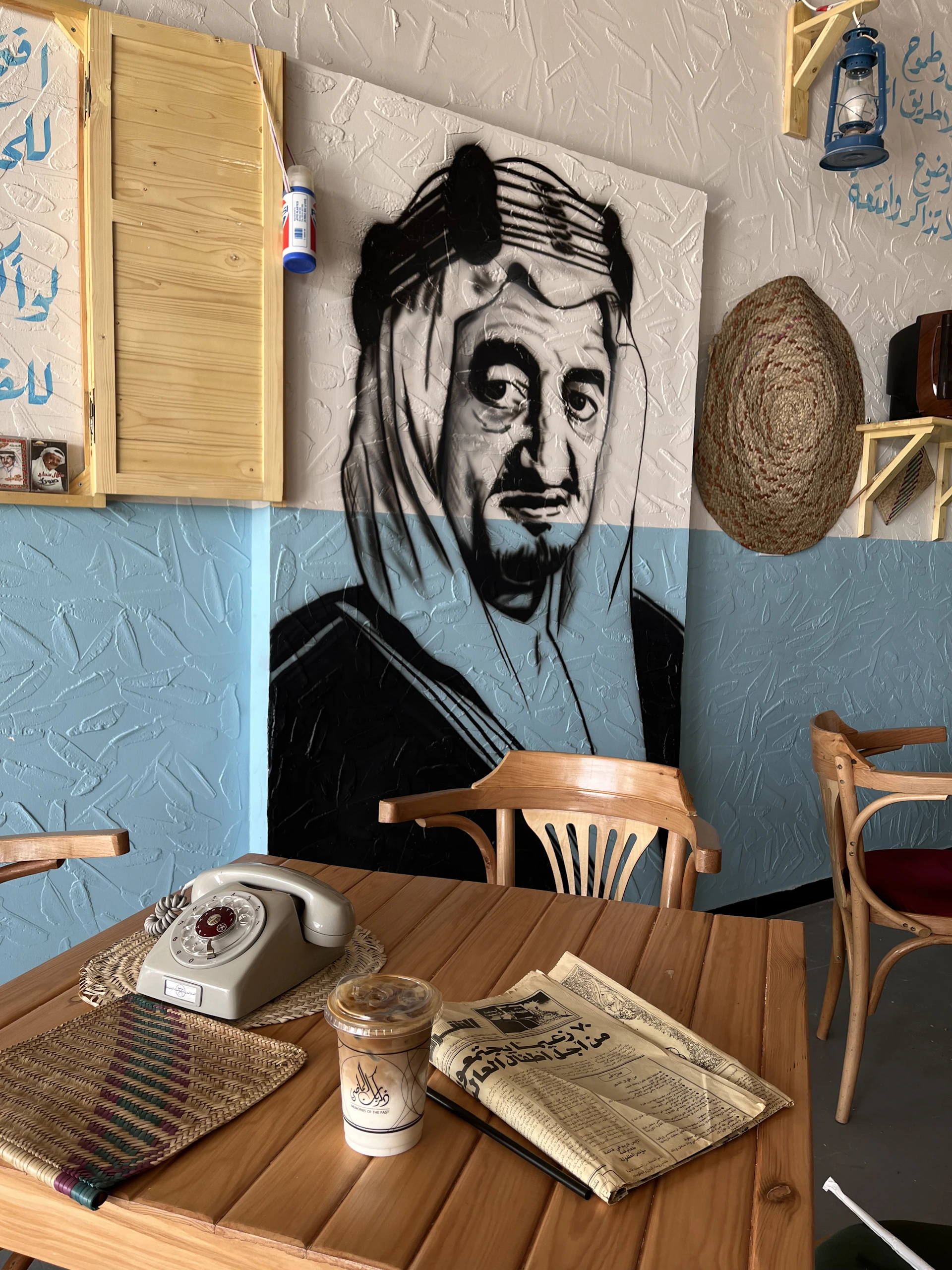 gray computer monitor