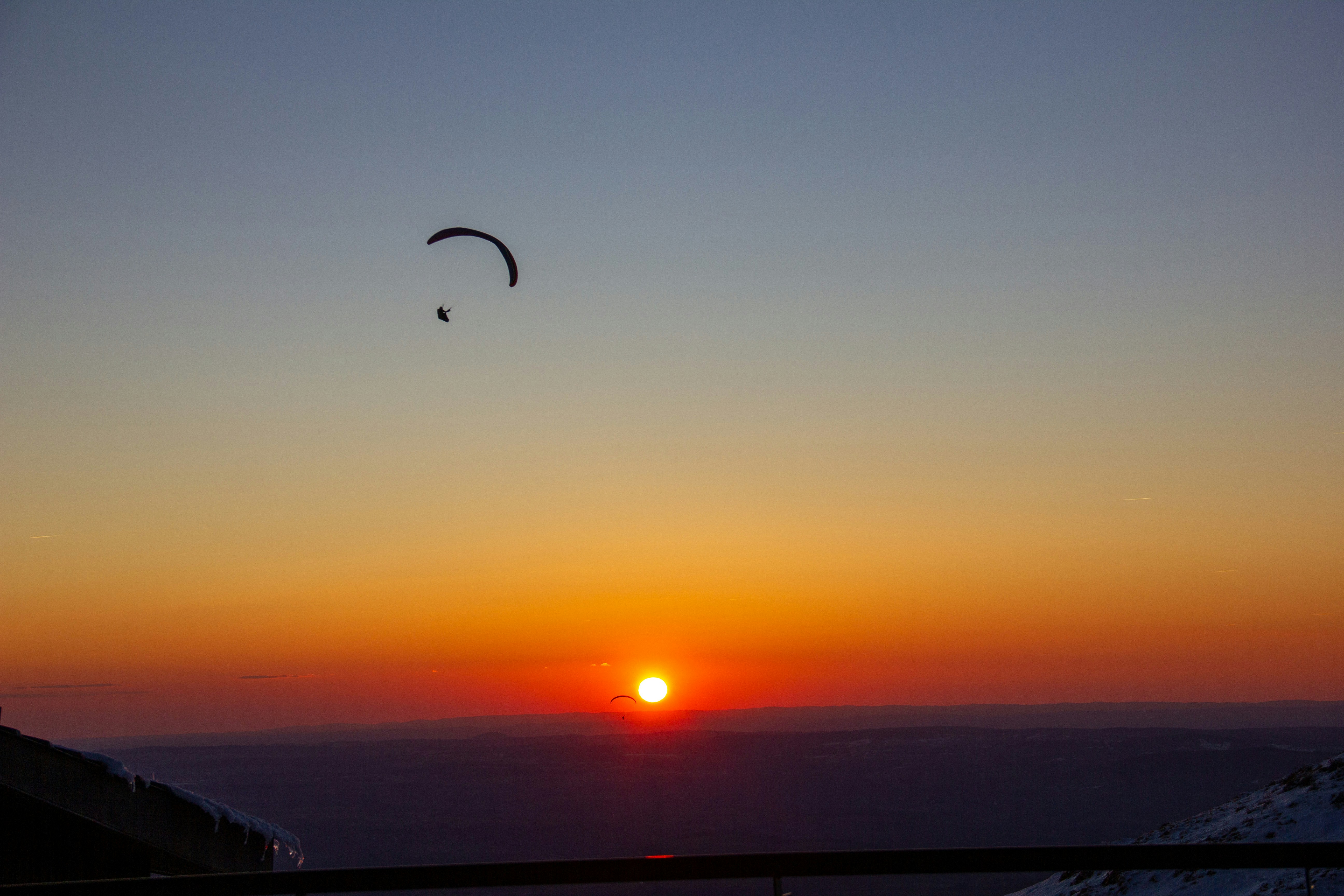 Photo by lucaslemoine