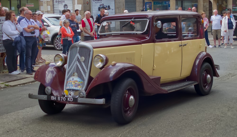 an old car is parked on the side of the road