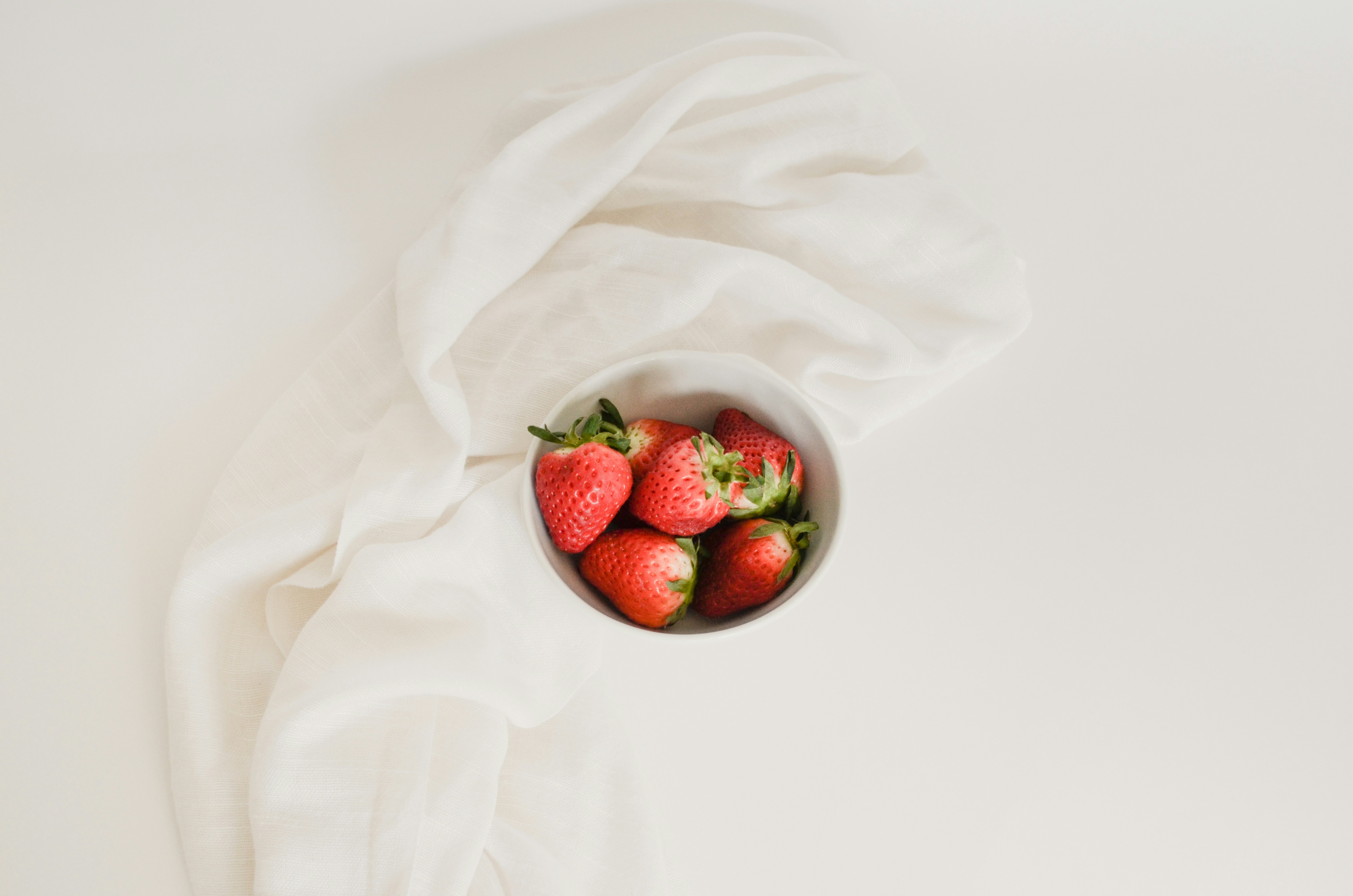 Strawberries on white cloth