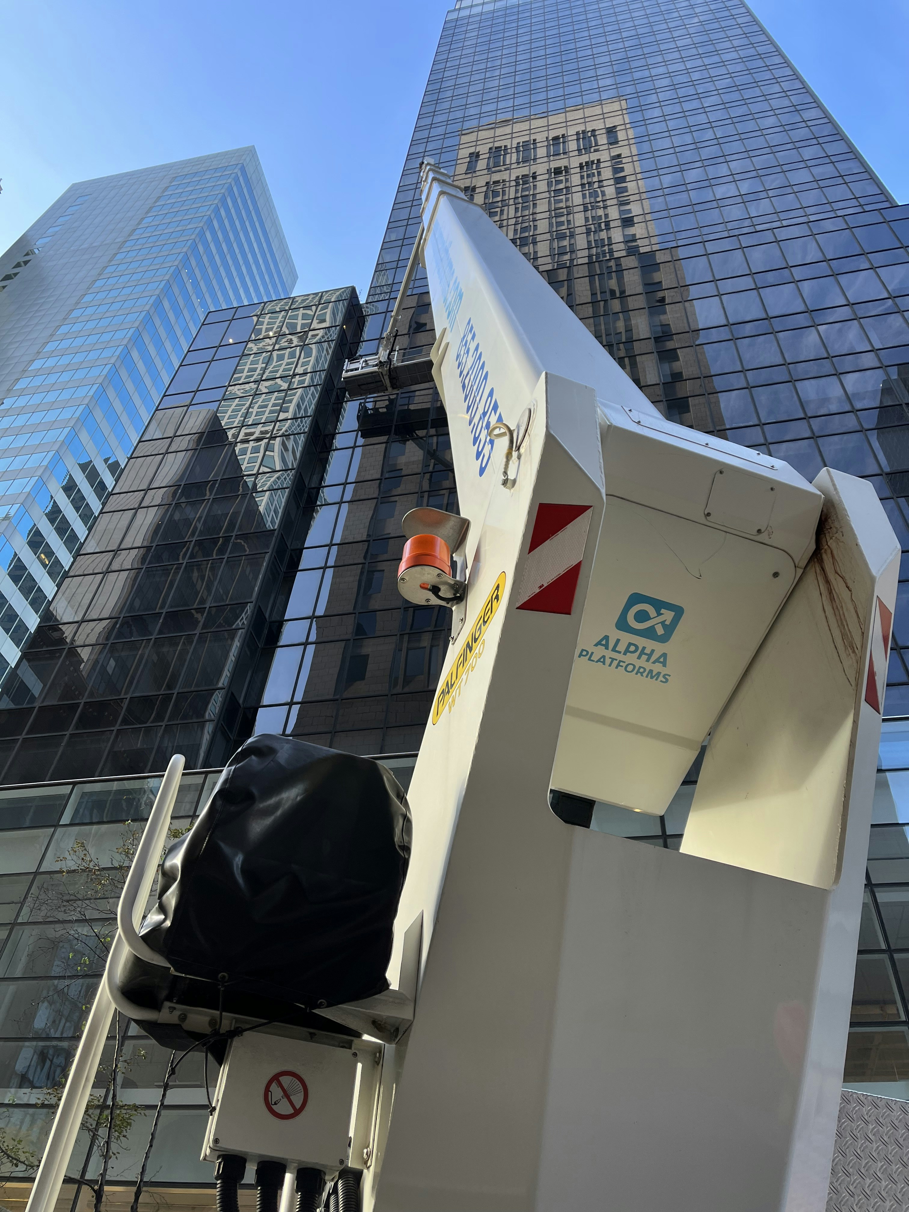 Exploring the 9m Electric Self-Propelled Aerial Lift Platform: Innovations in Factory Operations