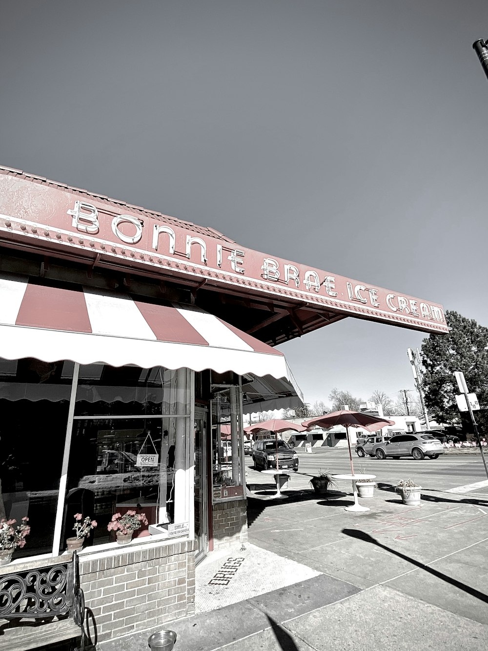 a black and white photo of a restaurant