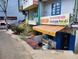 photo 1676014955343 0925896197b2?q=85&w=275&h=275&fit=crop