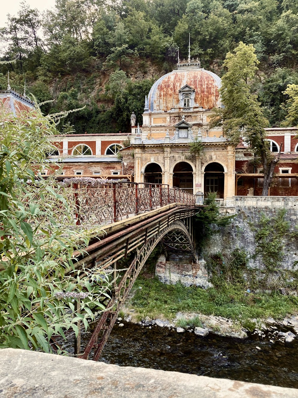 an old building with a bridge going across it