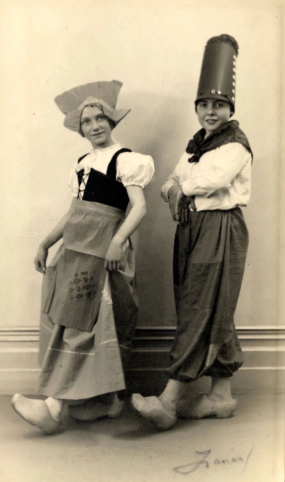 Tiyatro ve Dönem Kostümü — Tasarım, Dikim ve Prova (Kişi Başı) fotoğrafı 3