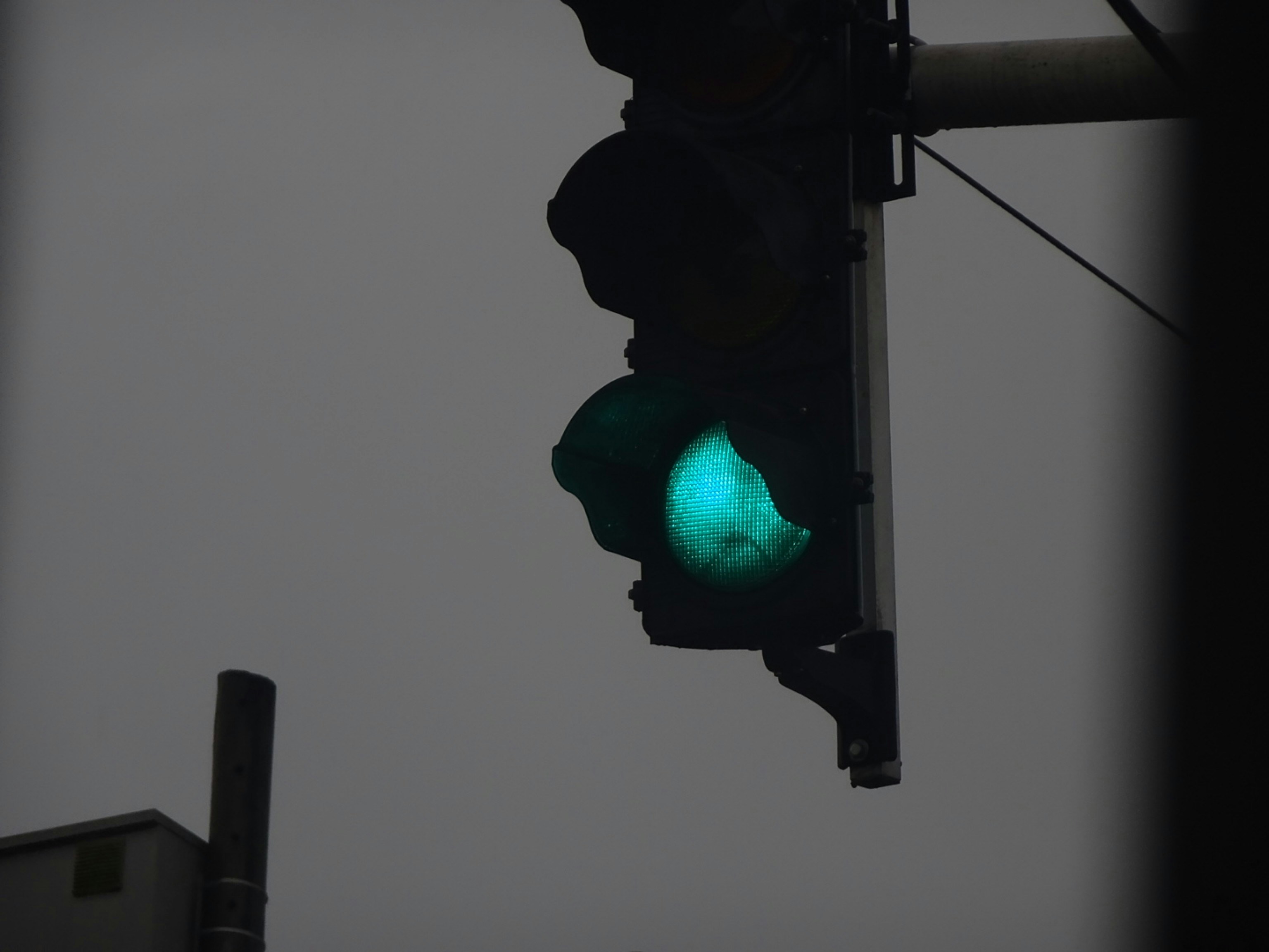 eine Ampel mit grünem Licht