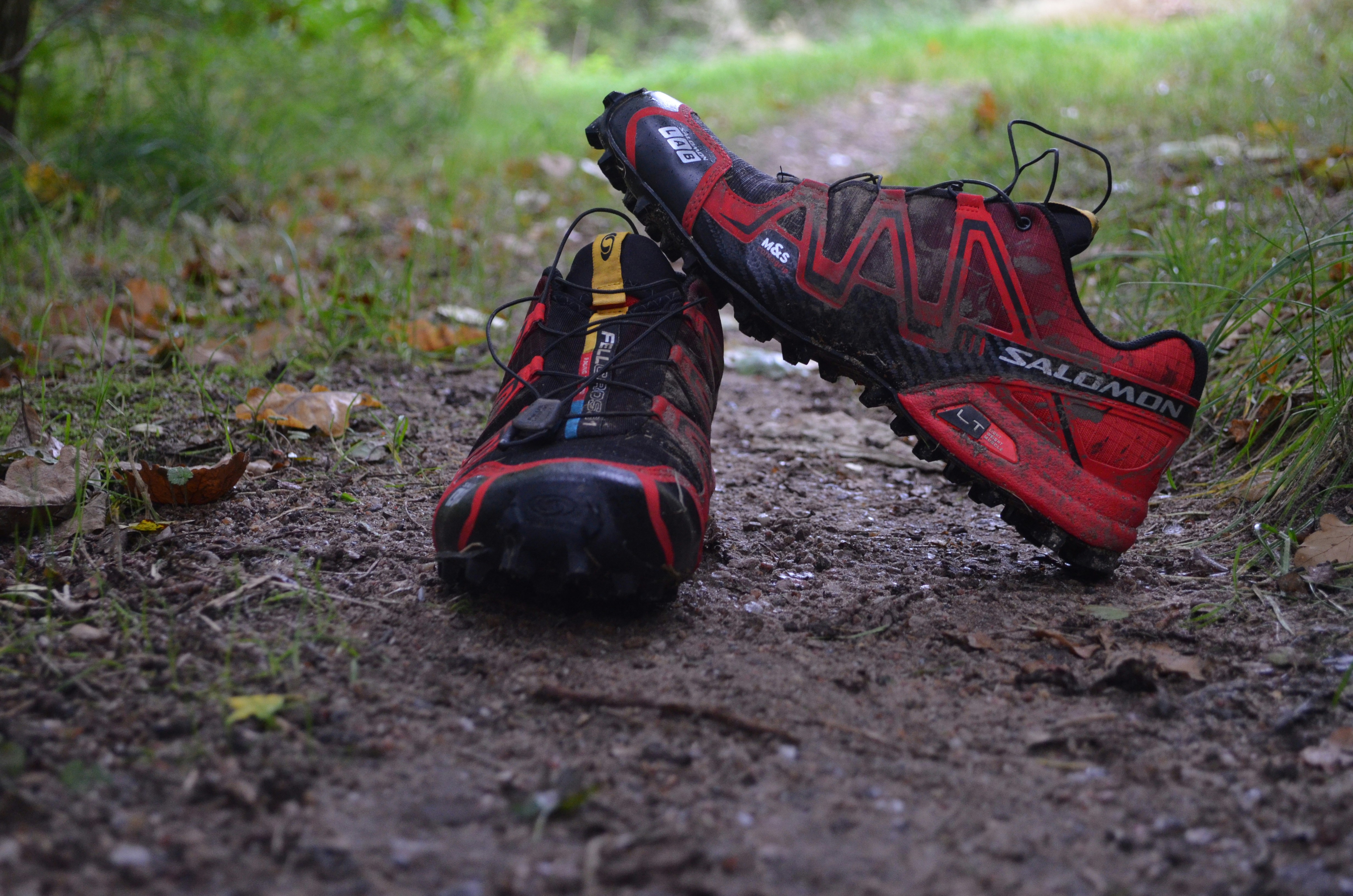 Hiking shoes for flat feet provide essential support and comfort for hikers with fallen arches