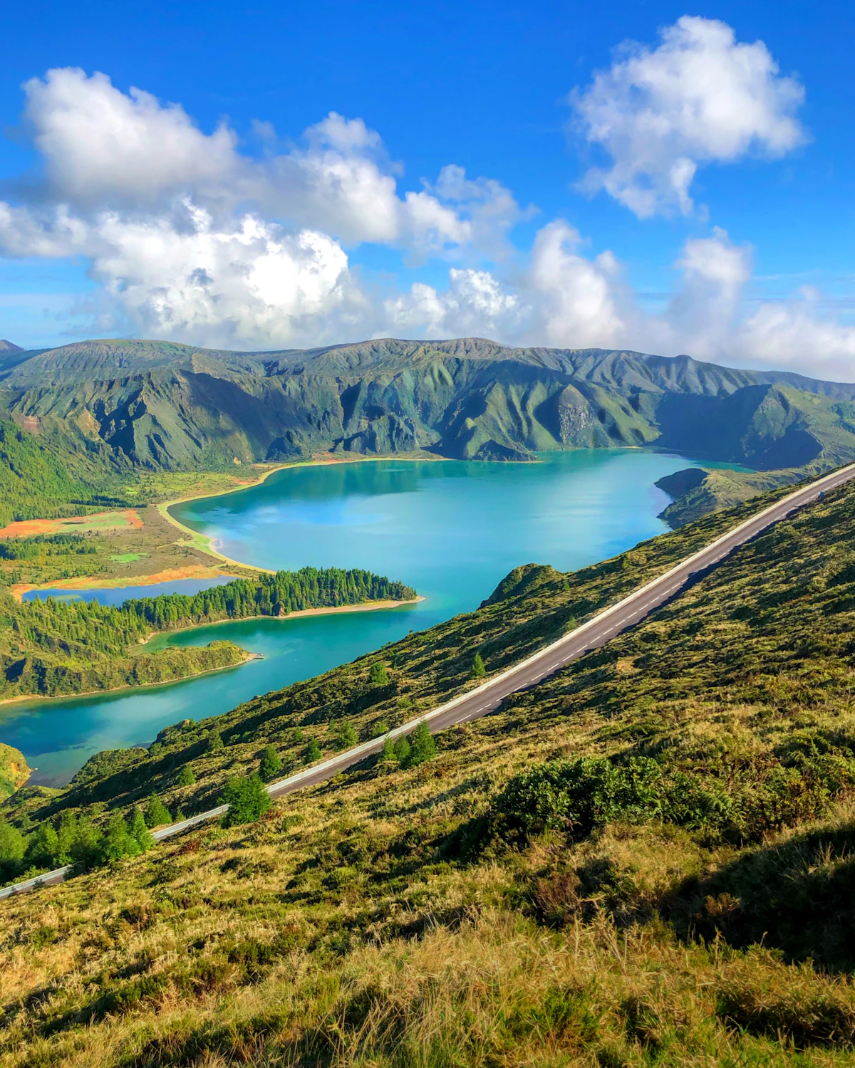 Lagoa do Fogo with green ridge lines