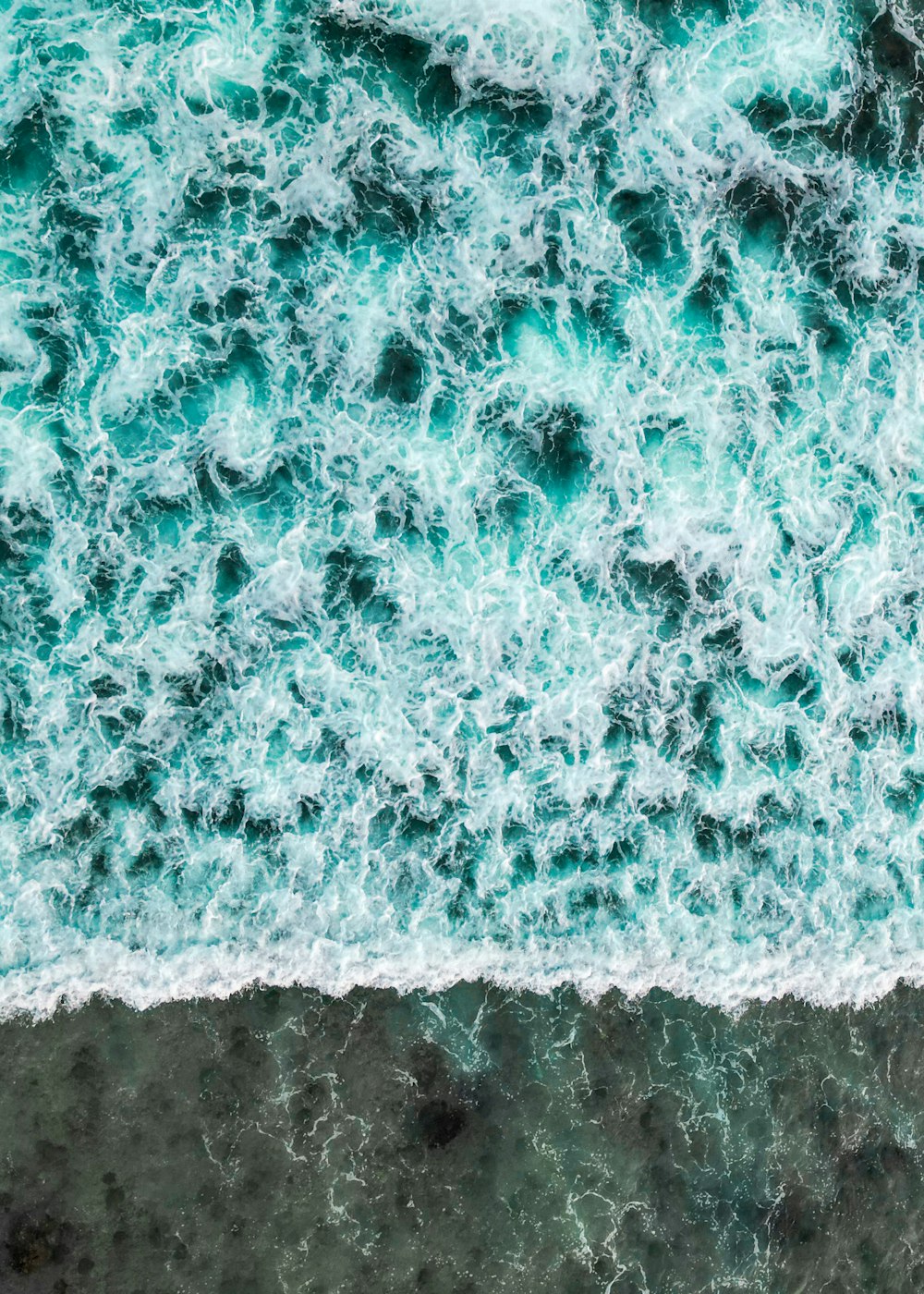 a bird's eye view of the ocean waves