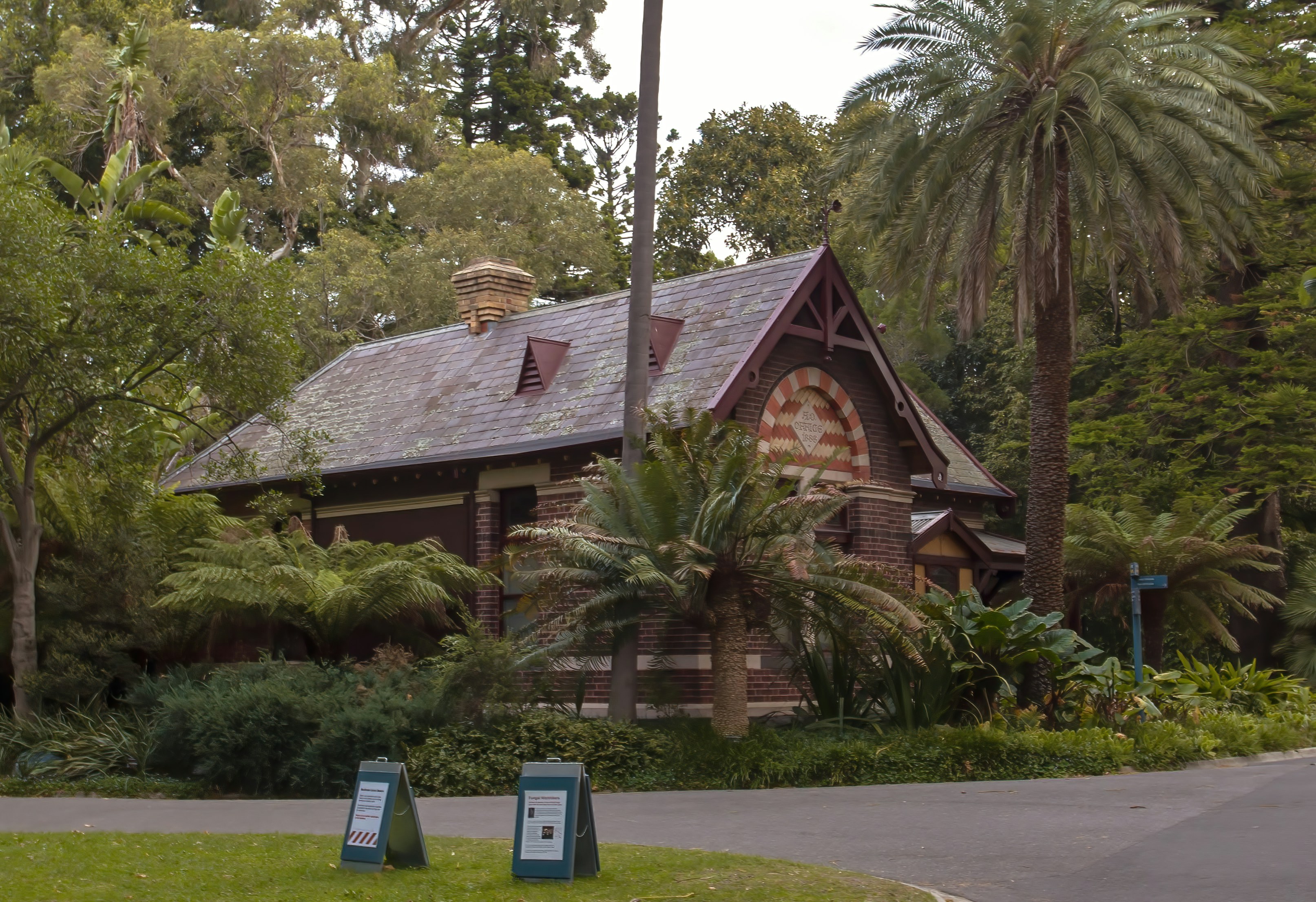 a small wooden building surrounded by trees and bushes